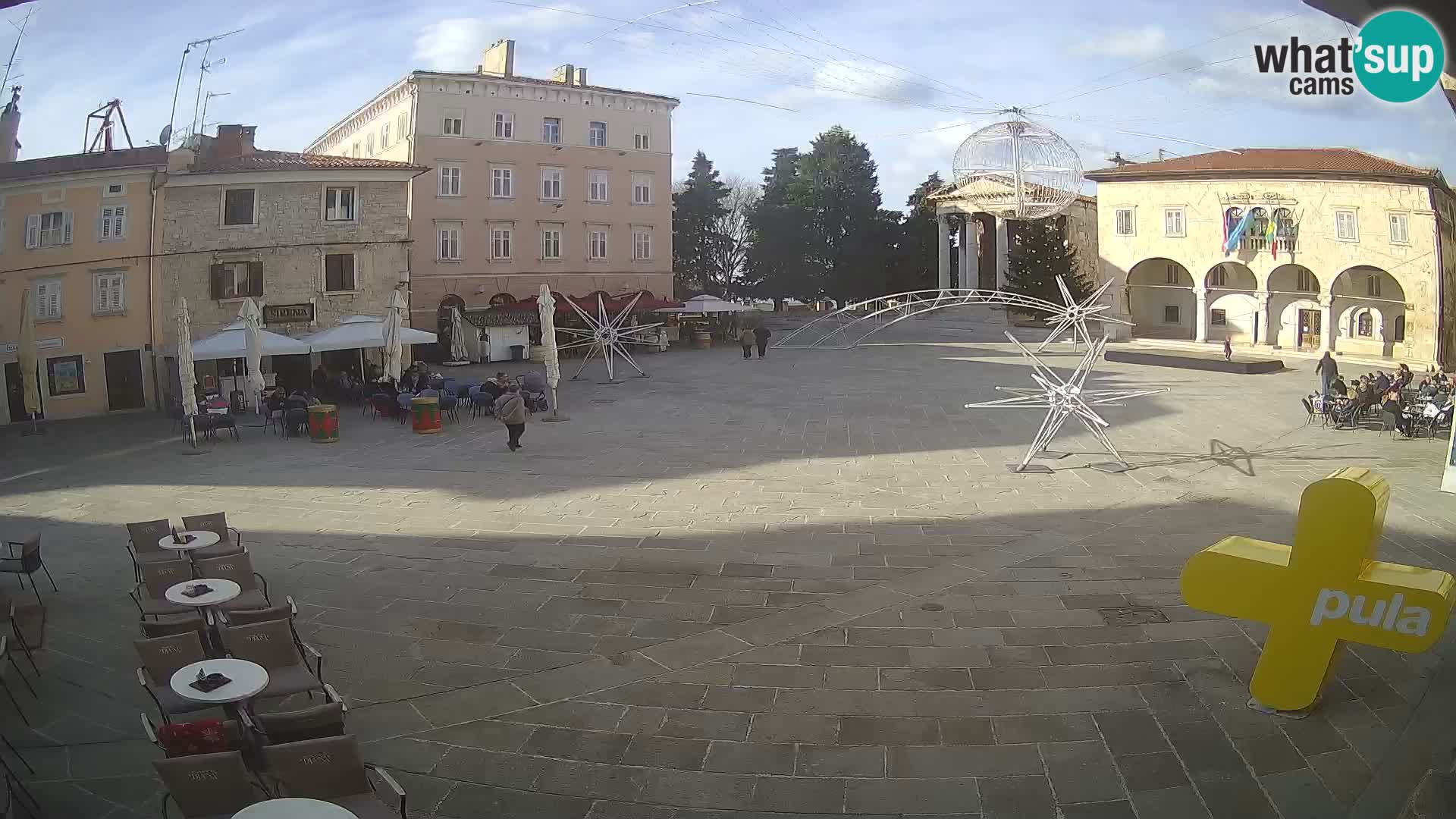 Pula – Live view of the Forum and the Tample of Augustus