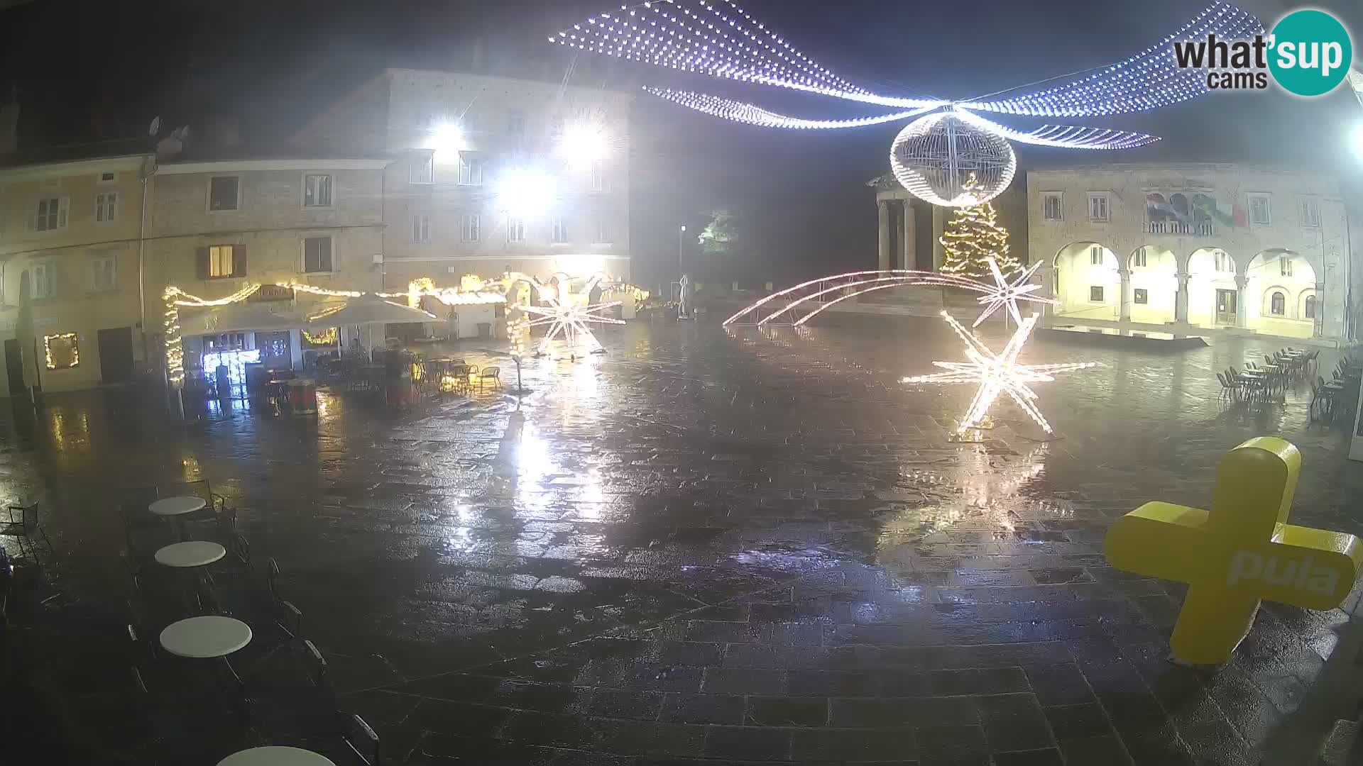 Pula – Live view of the Forum and the Tample of Augustus