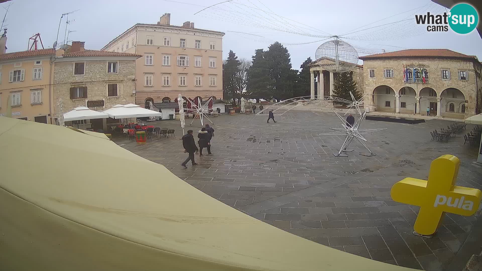 Pula – Live view of the Forum and the Tample of Augustus