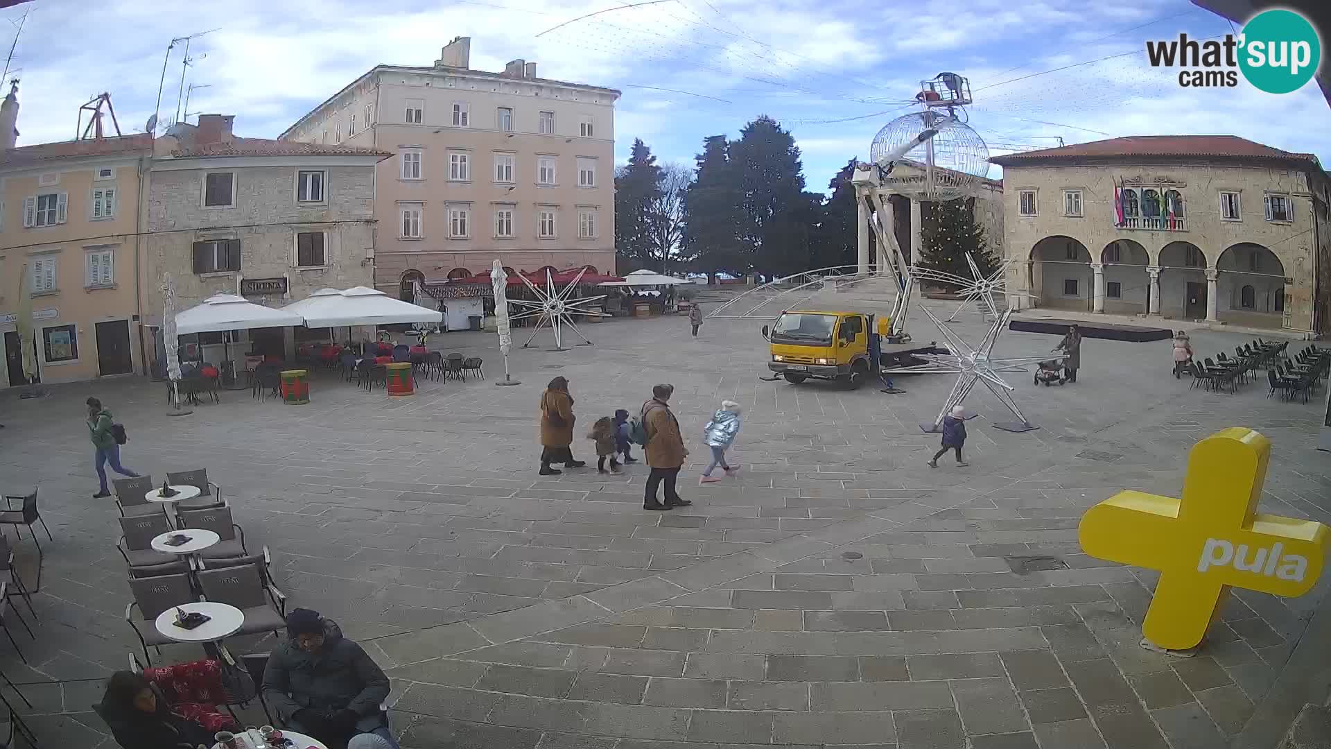 Pula – Live view of the Forum and the Tample of Augustus