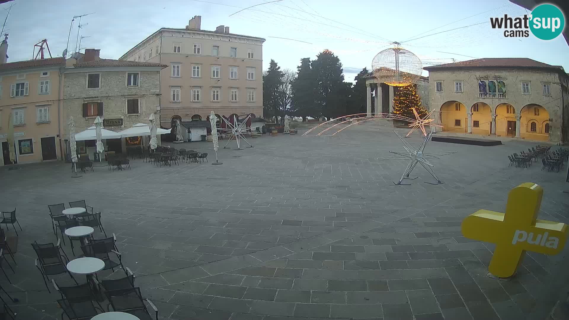 Pula – Live view of the Forum and the Tample of Augustus