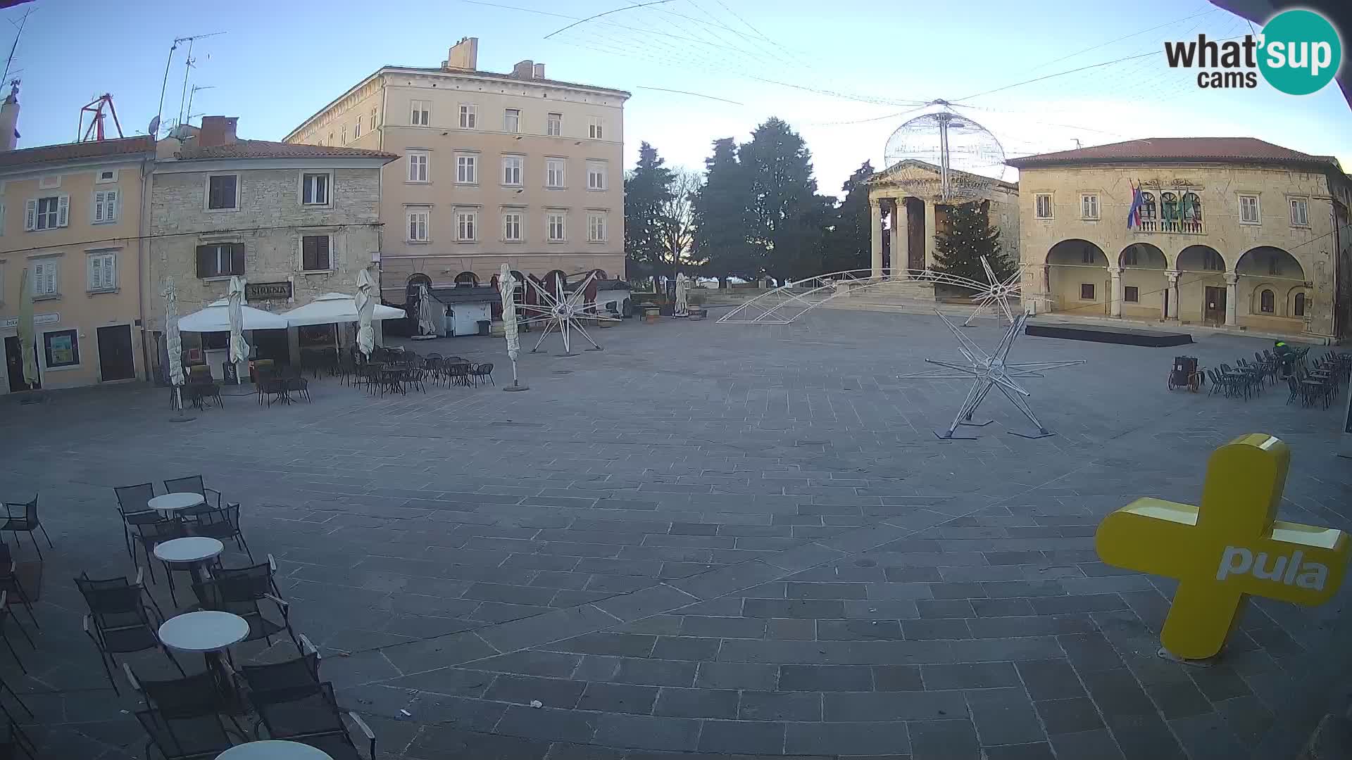 Pula – Live view of the Forum and the Tample of Augustus