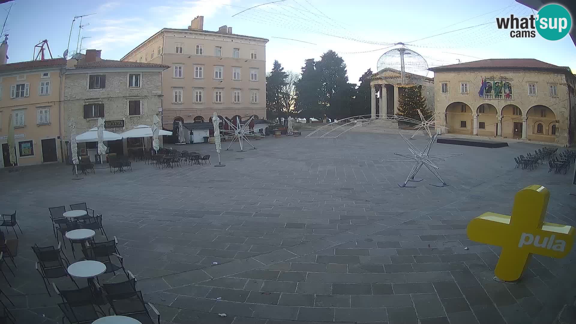 Pula – Live view of the Forum and the Tample of Augustus