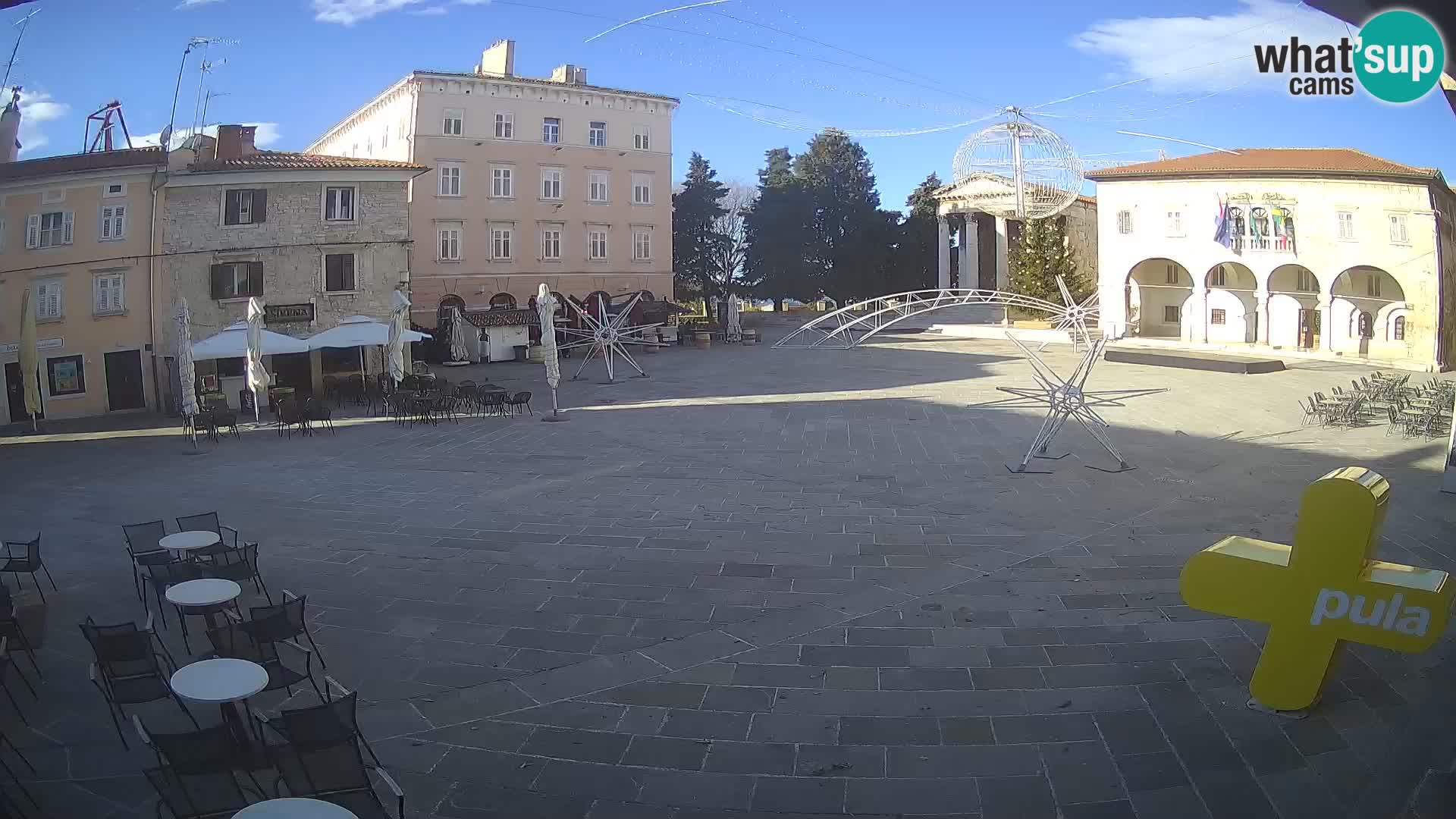 Pula – Live view of the Forum and the Tample of Augustus