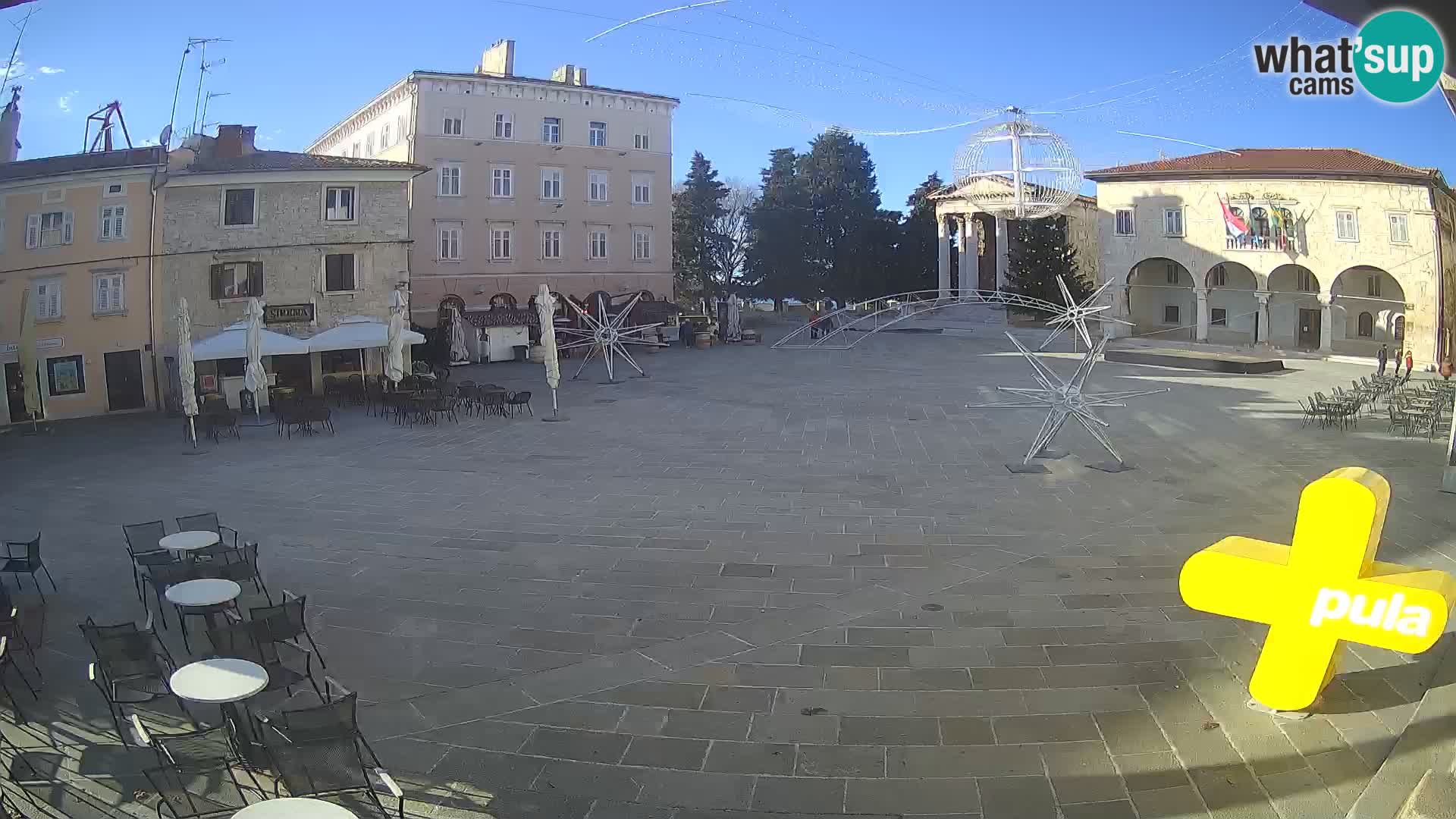 Pula – Live view of the Forum and the Tample of Augustus