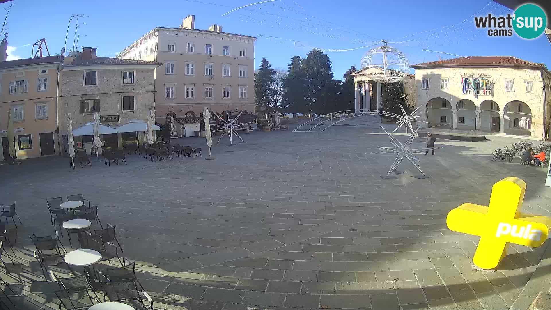 Pula – Live view of the Forum and the Tample of Augustus