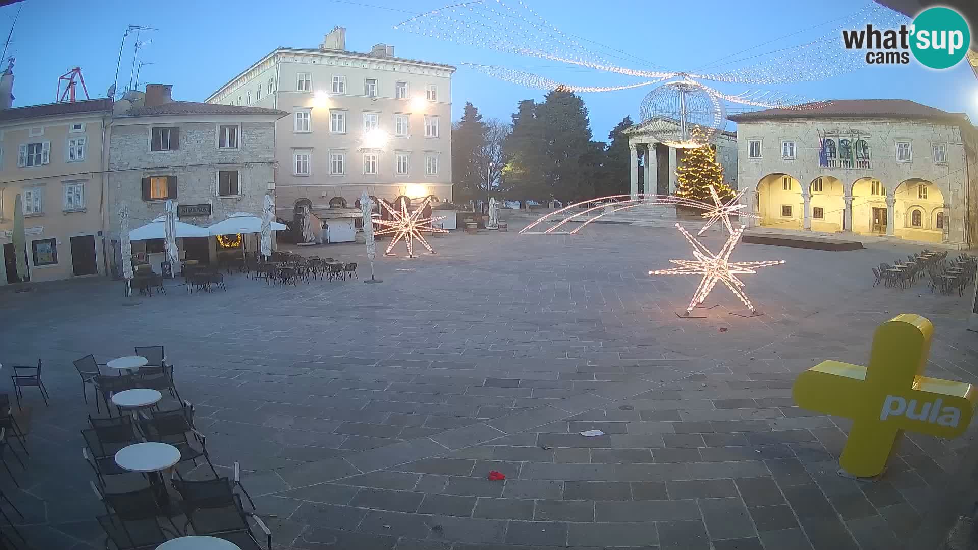 Pula – Live view of the Forum and the Tample of Augustus