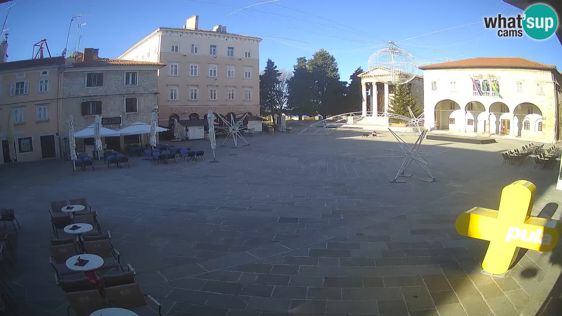 Pula – Live view of the Forum and the Tample of Augustus