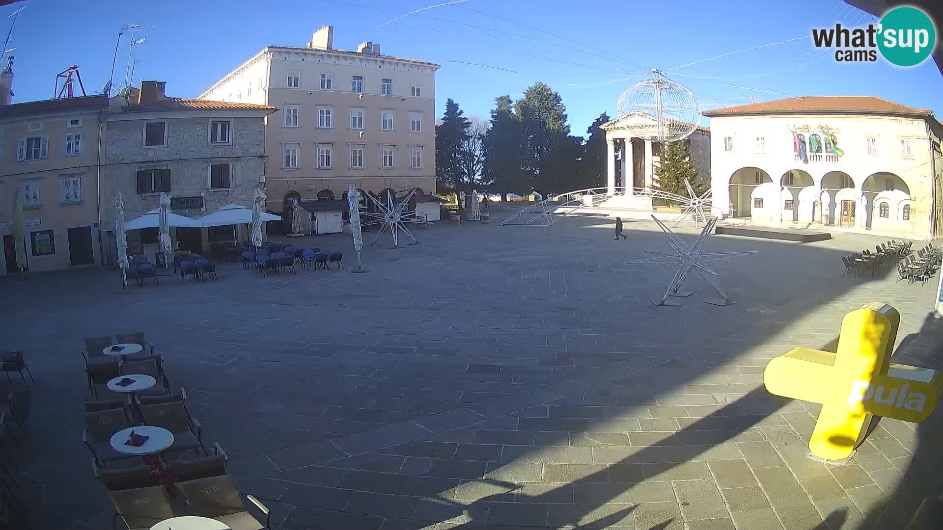 Pula – Live view of the Forum and the Tample of Augustus