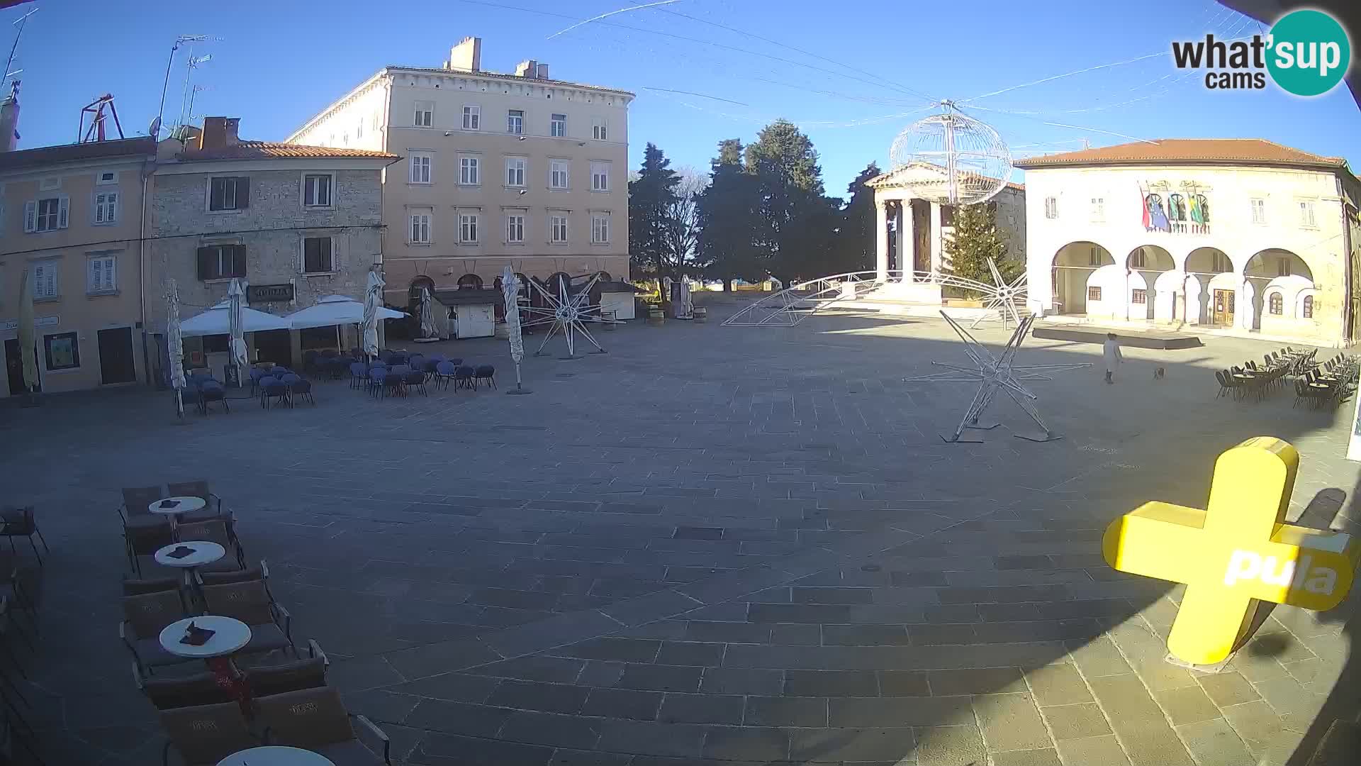 Pula – Live view of the Forum and the Tample of Augustus