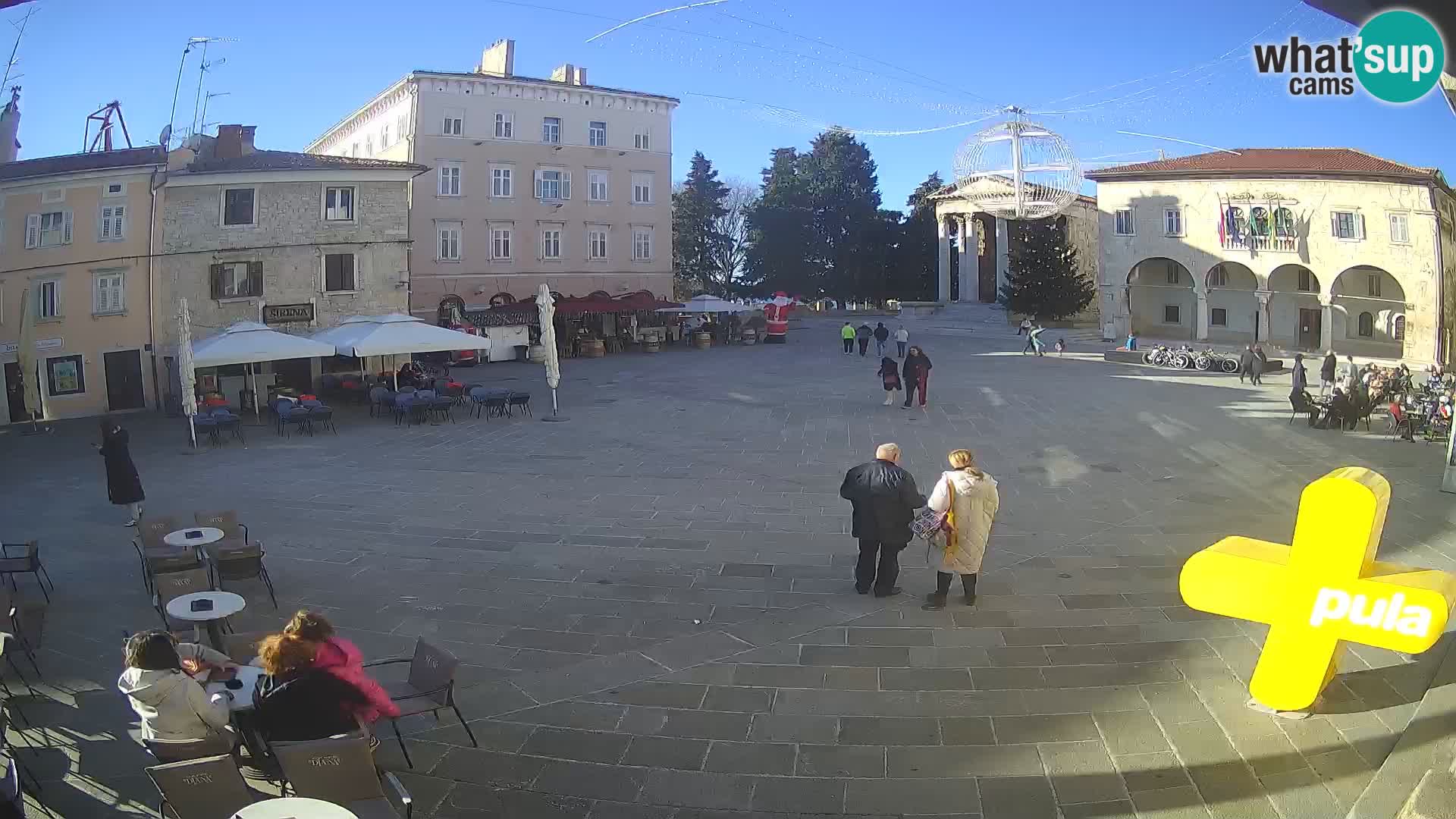 Pula – Live view of the Forum and the Tample of Augustus