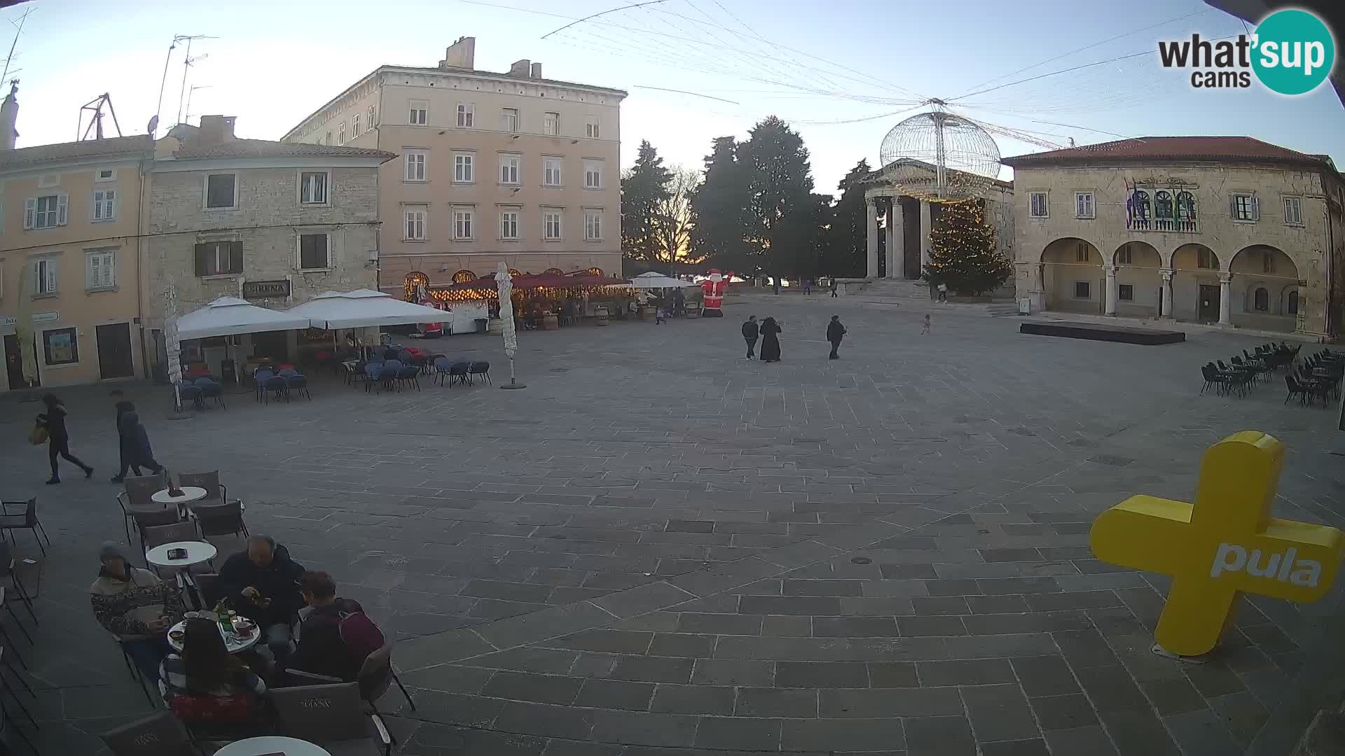 Pula – Live view of the Forum and the Tample of Augustus