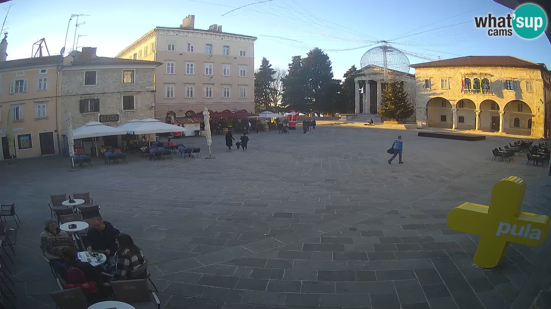 Pula – Live view of the Forum and the Tample of Augustus