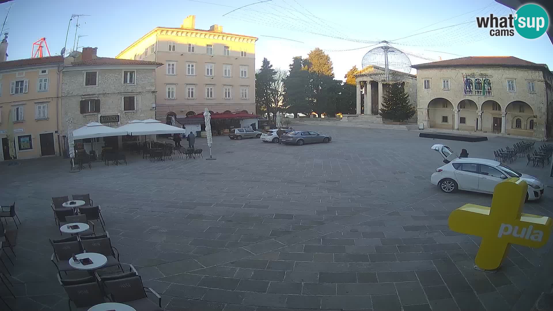 Pula – Live view of the Forum and the Tample of Augustus