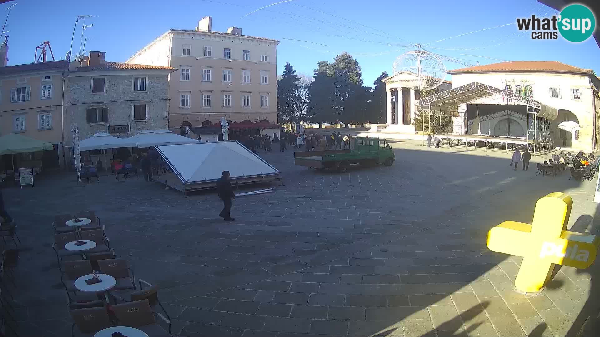 Pula – Live view of the Forum and the Tample of Augustus