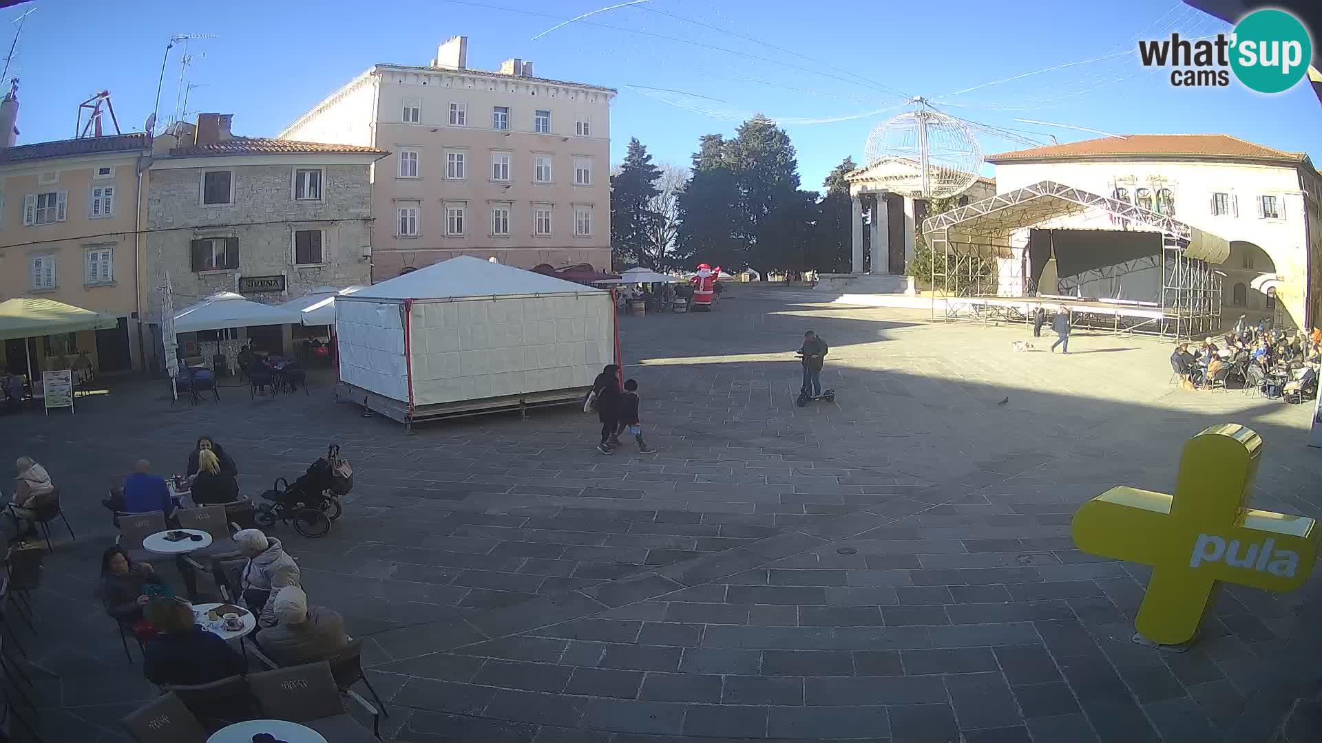 Pula – Live view of the Forum and the Tample of Augustus