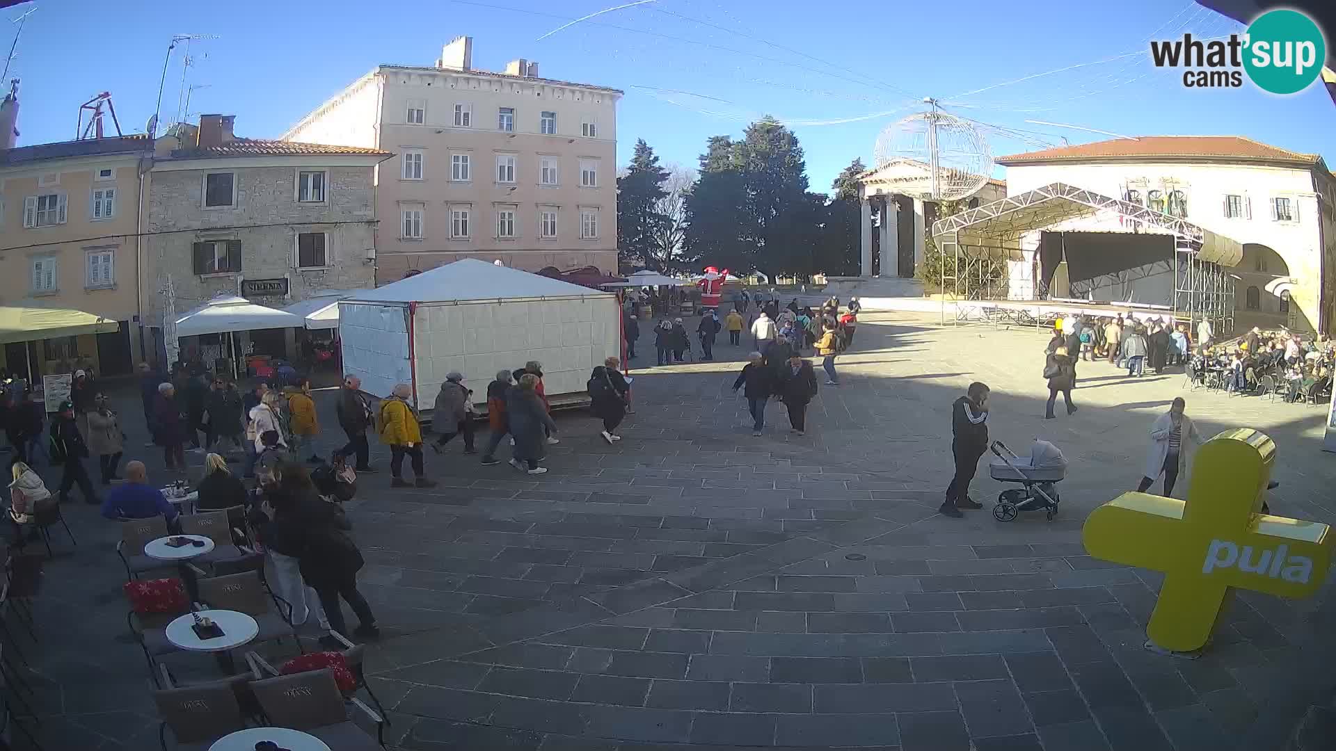 Pula – Live view of the Forum and the Tample of Augustus