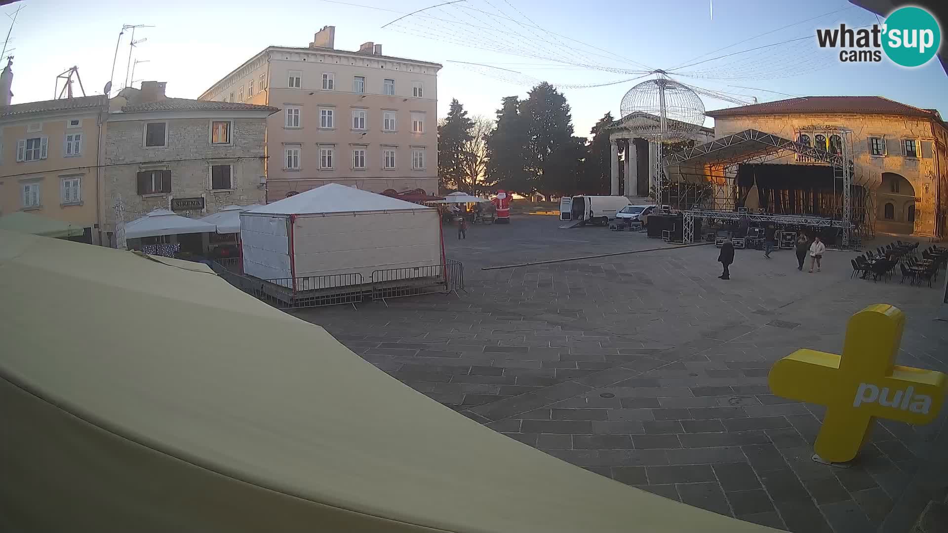 Pula – Live view of the Forum and the Tample of Augustus