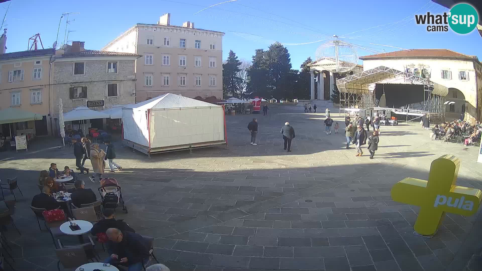 Pula – Live view of the Forum and the Tample of Augustus