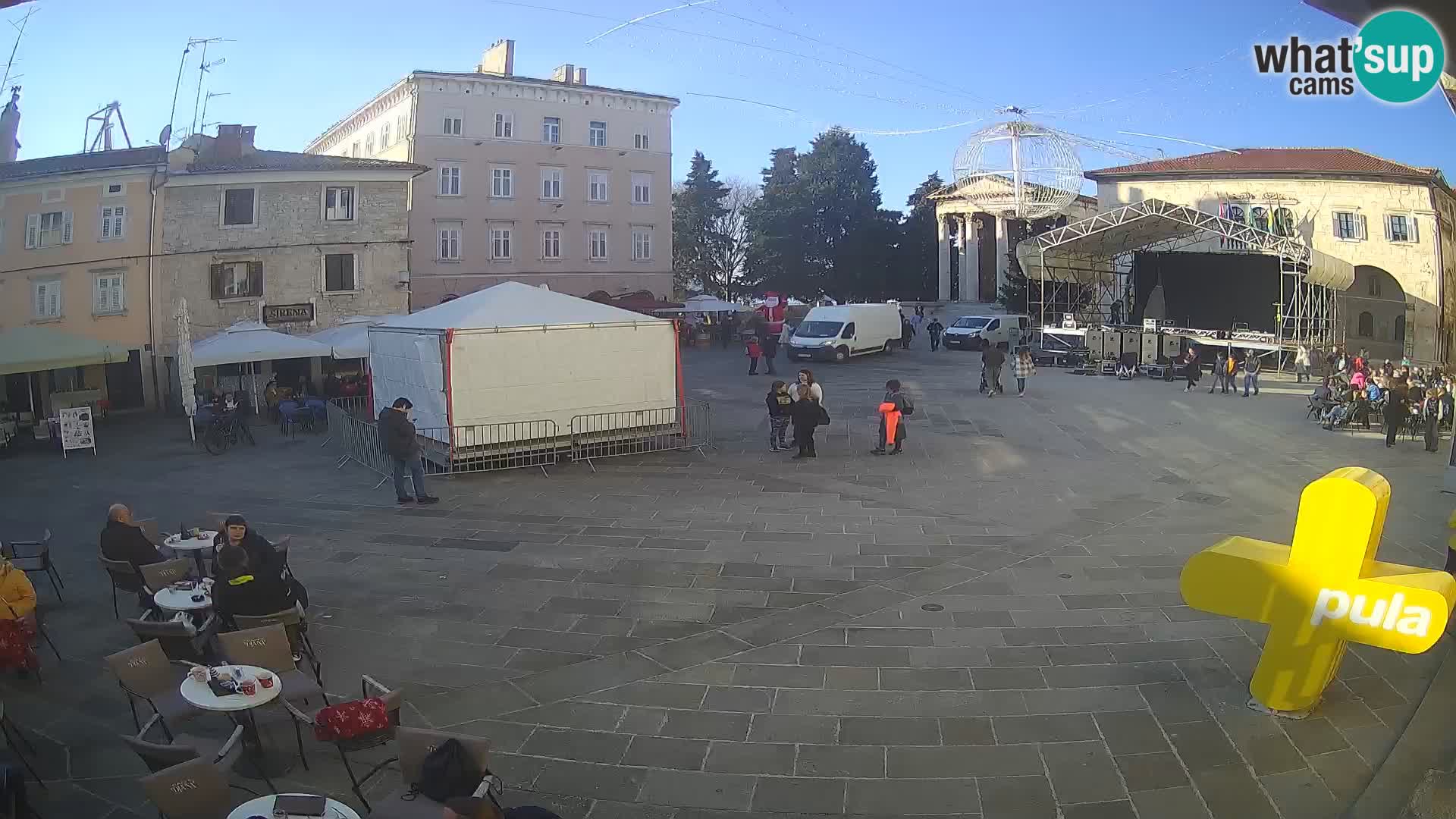 Pula – Live view of the Forum and the Tample of Augustus