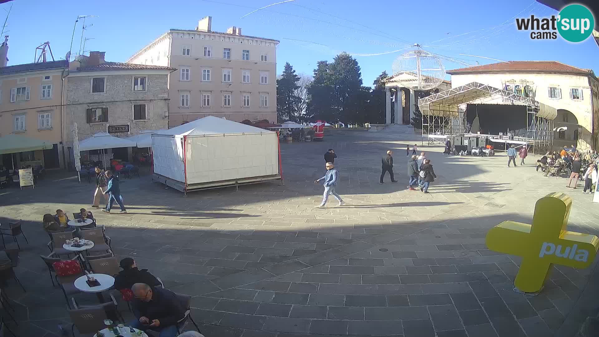 Pula – Live view of the Forum and the Tample of Augustus