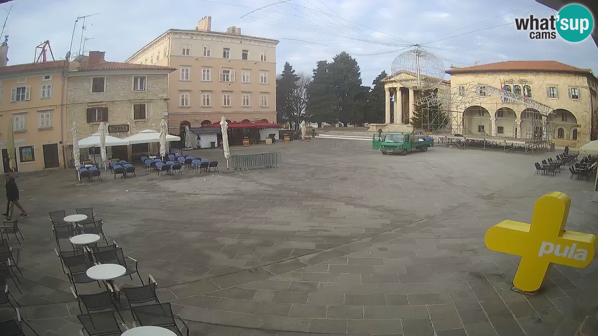 Pula – Live view of the Forum and the Tample of Augustus