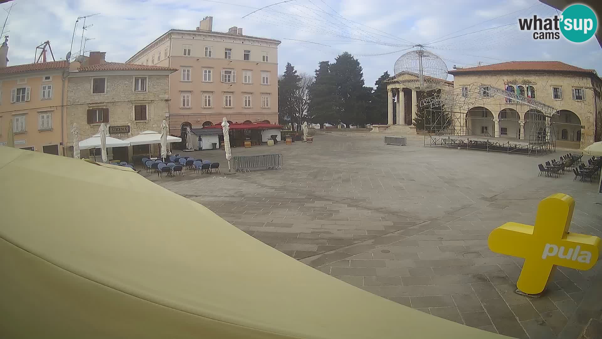 Pula – Live view of the Forum and the Tample of Augustus