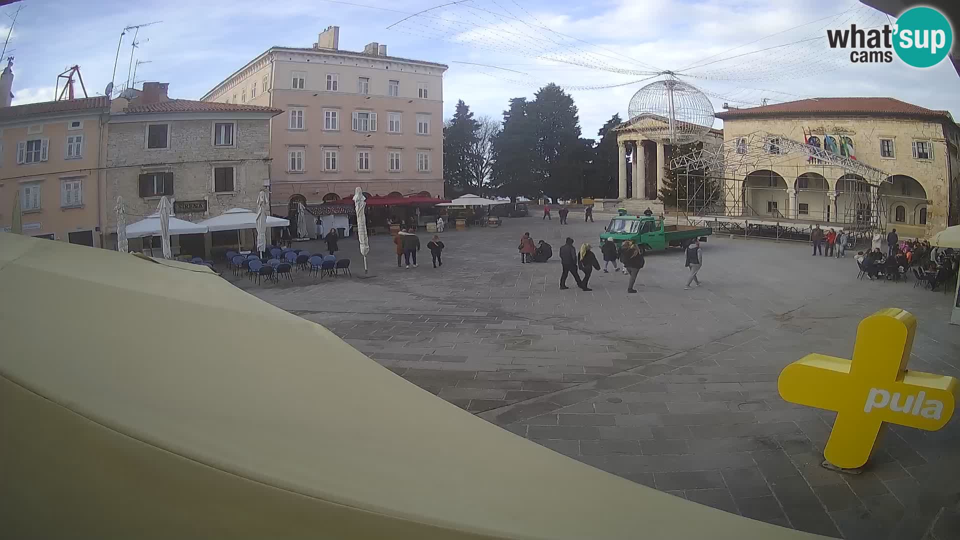 Pula – Live view of the Forum and the Tample of Augustus