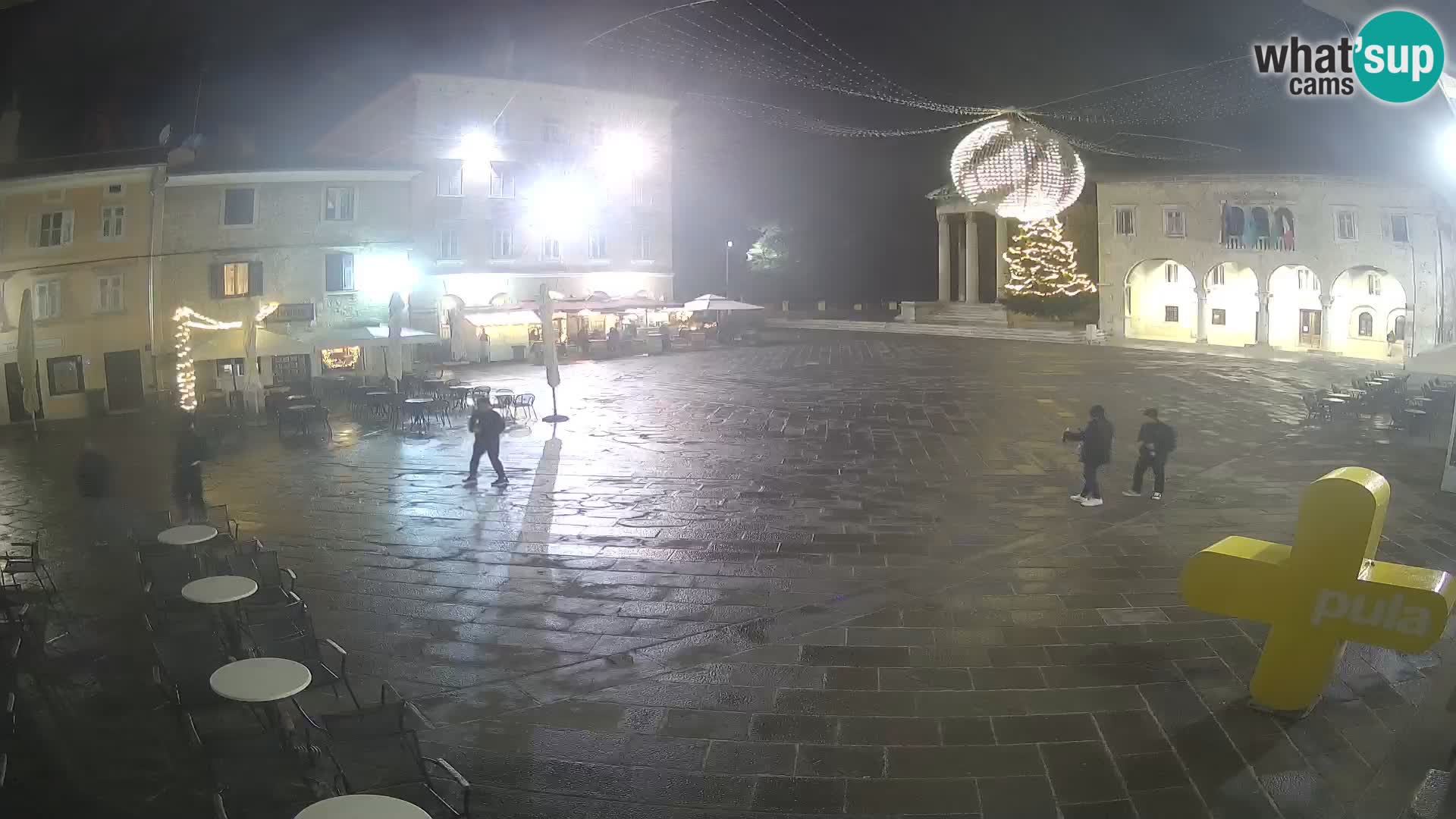 Pula – Live view of the Forum and the Tample of Augustus