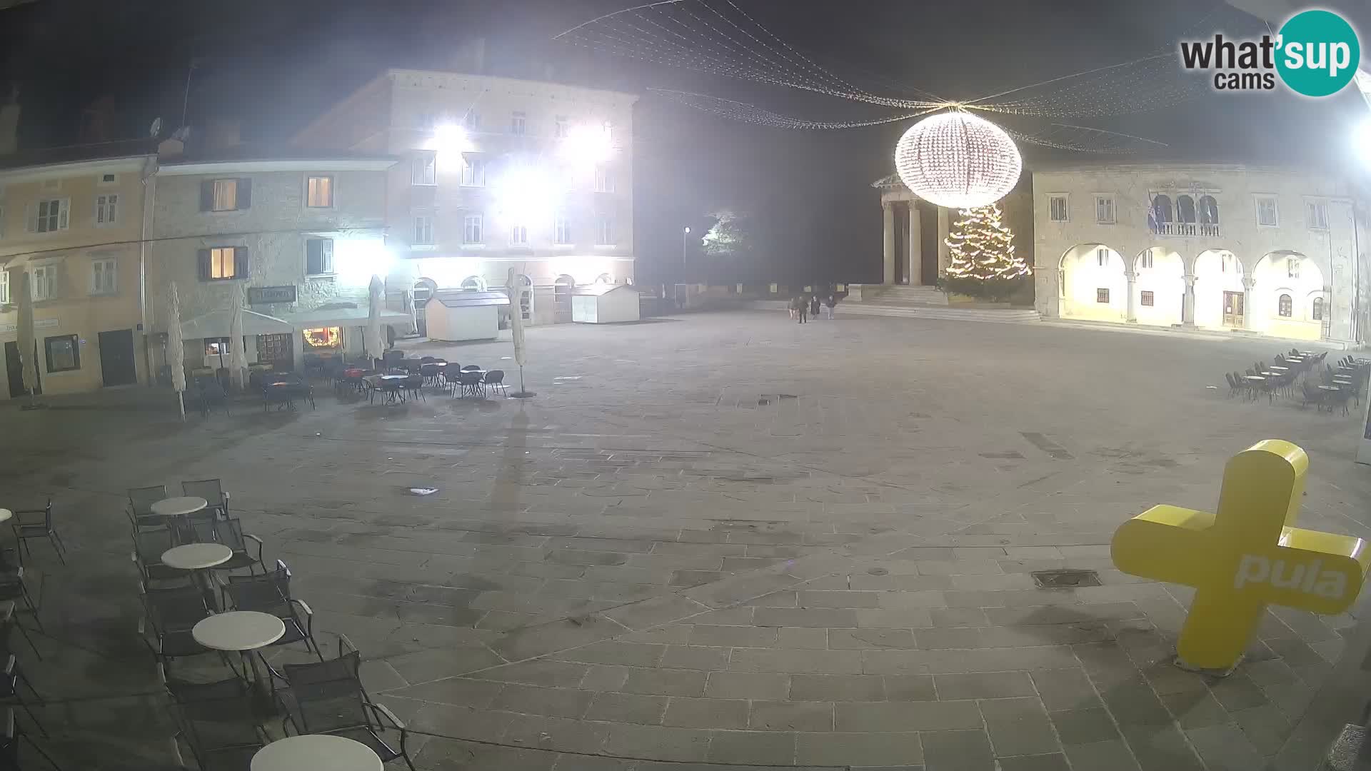 Pula – Live view of the Forum and the Tample of Augustus