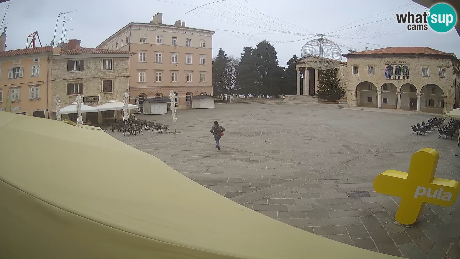 Pula – Live view of the Forum and the Tample of Augustus