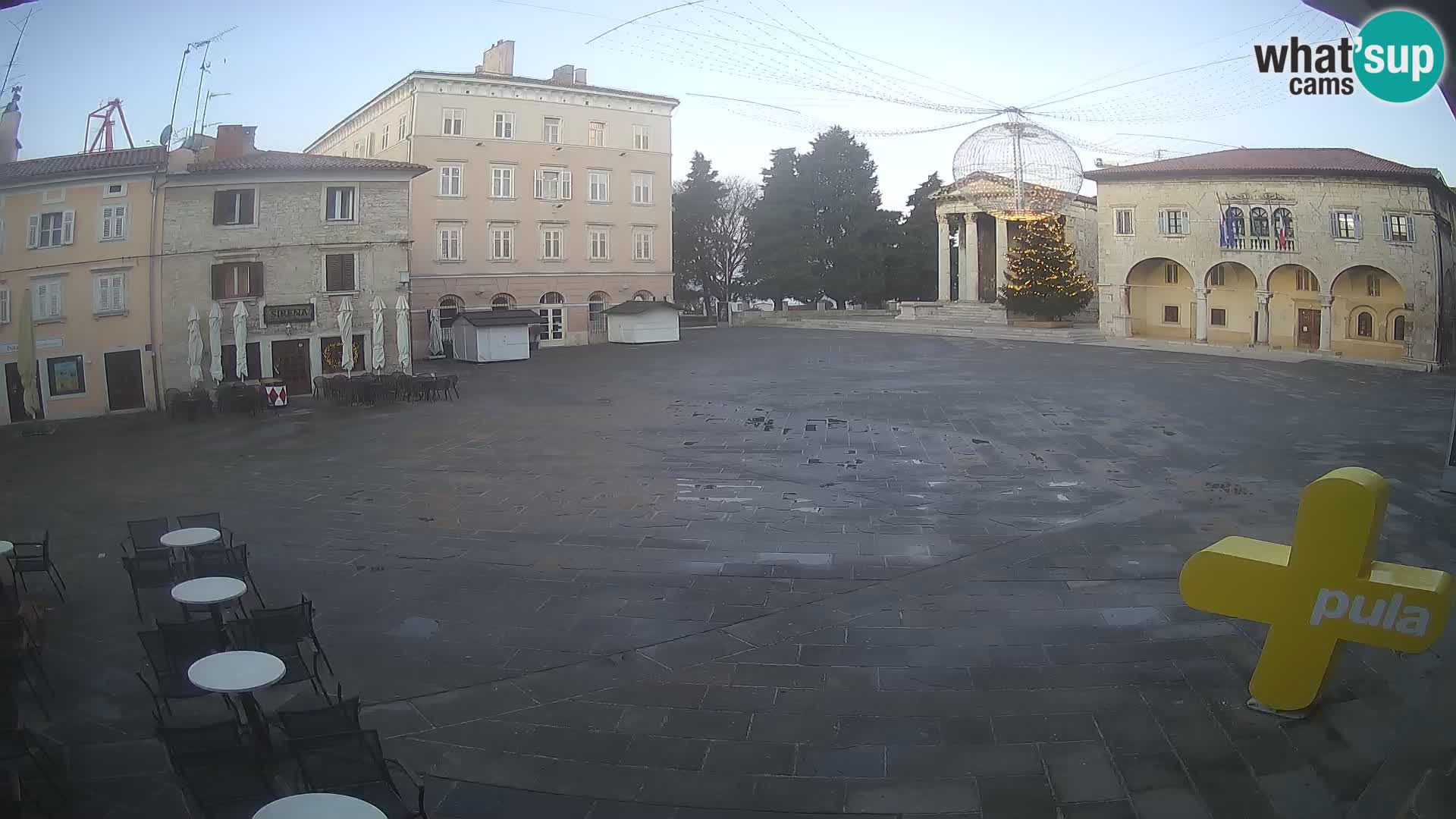 Pula – Live view of the Forum and the Tample of Augustus