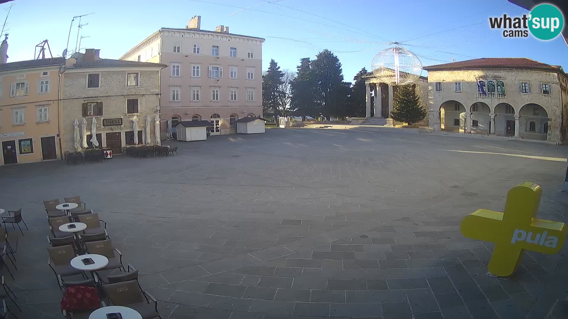 Pula – Live view of the Forum and the Tample of Augustus