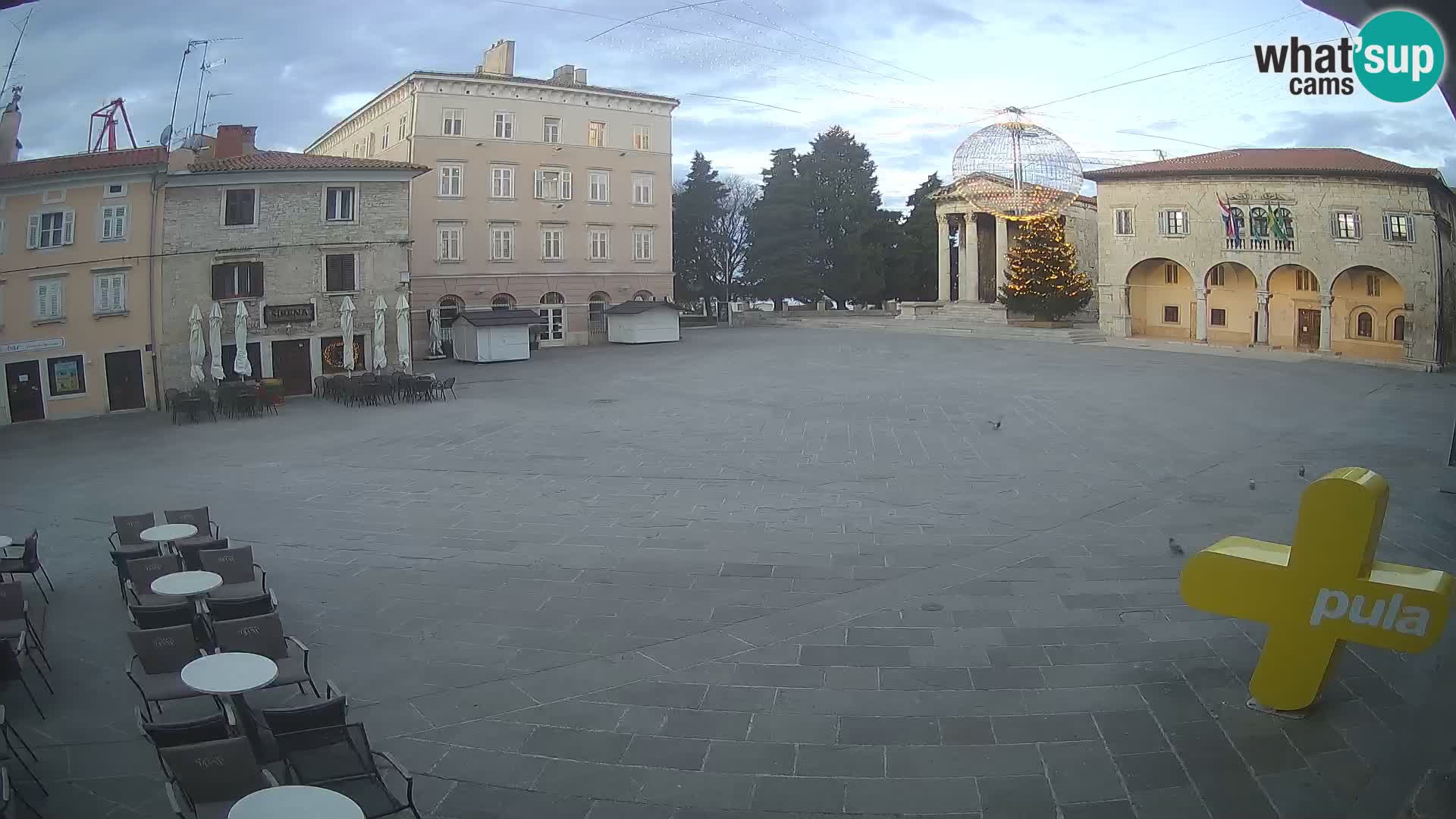 Pula – Live view of the Forum and the Tample of Augustus