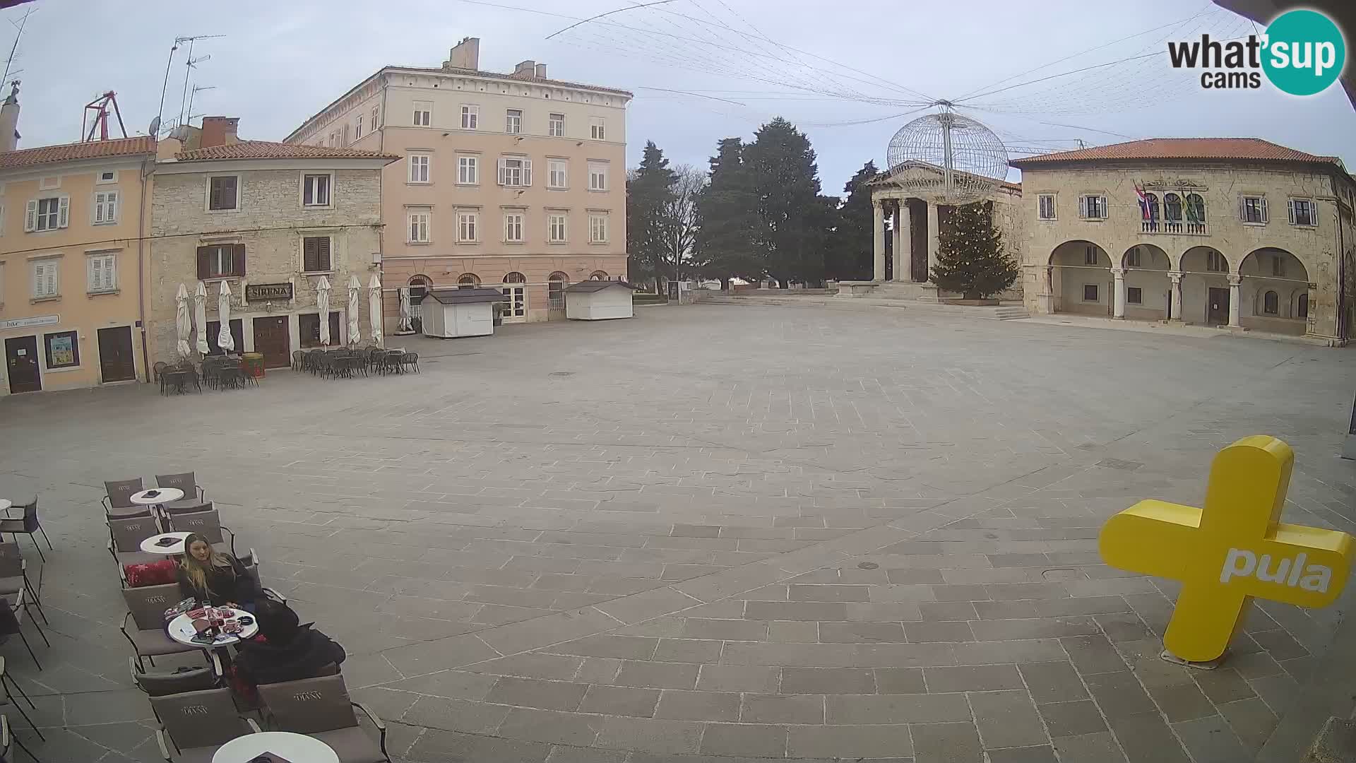 Pula – Live view of the Forum and the Tample of Augustus