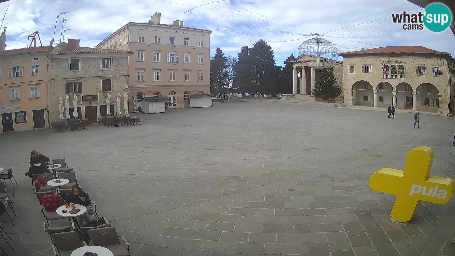 Pula – Live view of the Forum and the Tample of Augustus