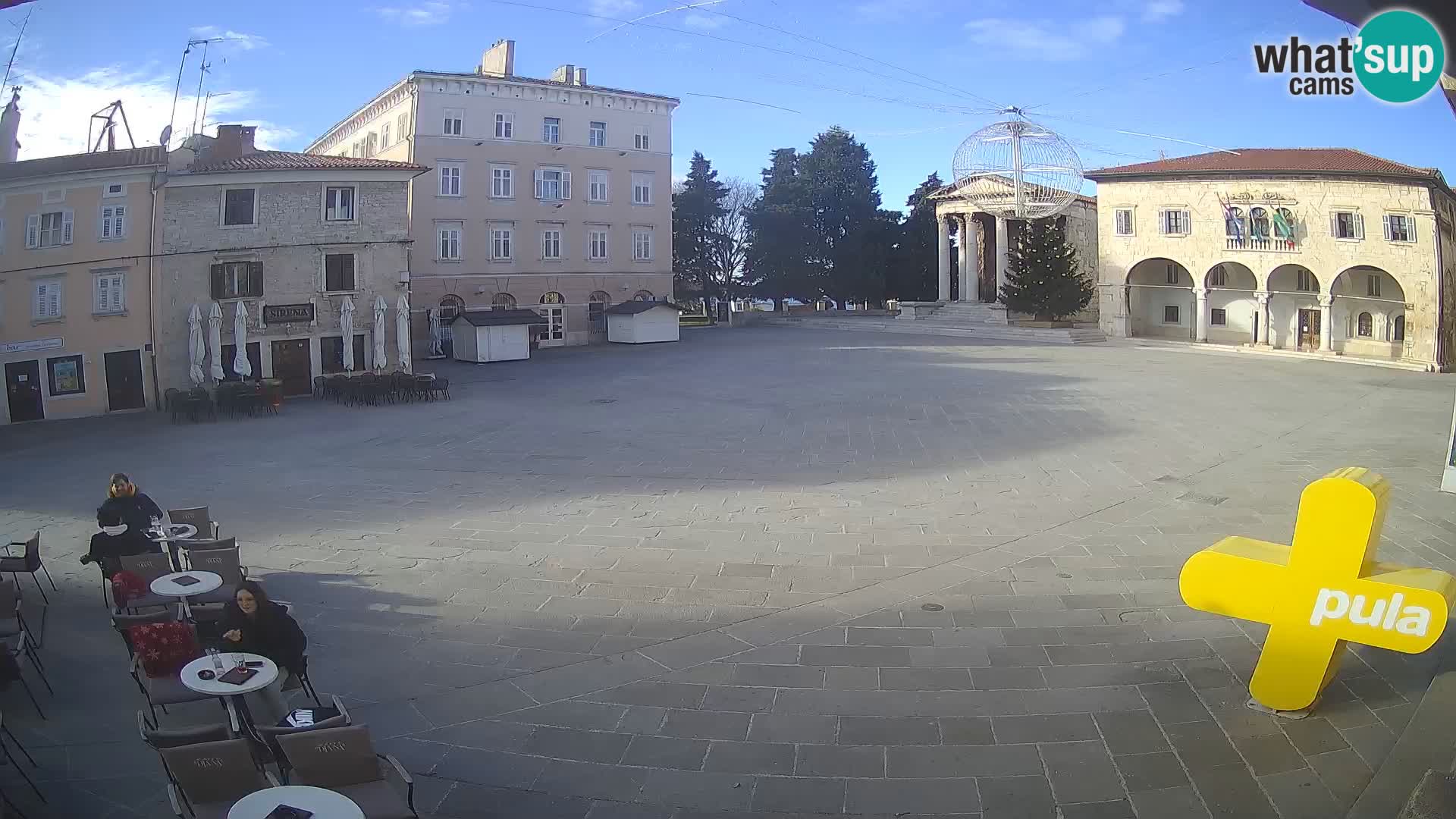 Pula – Live view of the Forum and the Tample of Augustus