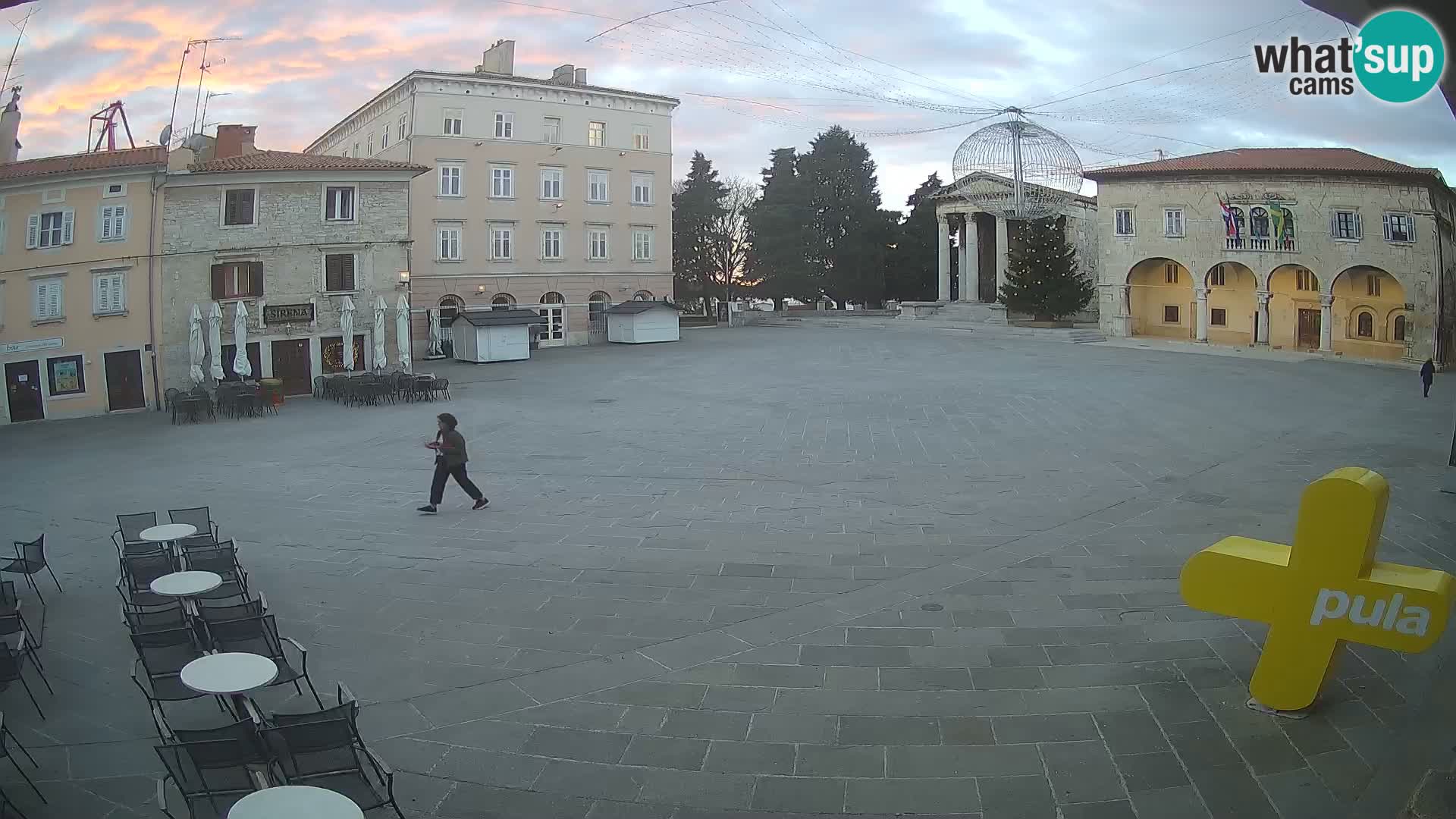 Pula – Live view of the Forum and the Tample of Augustus