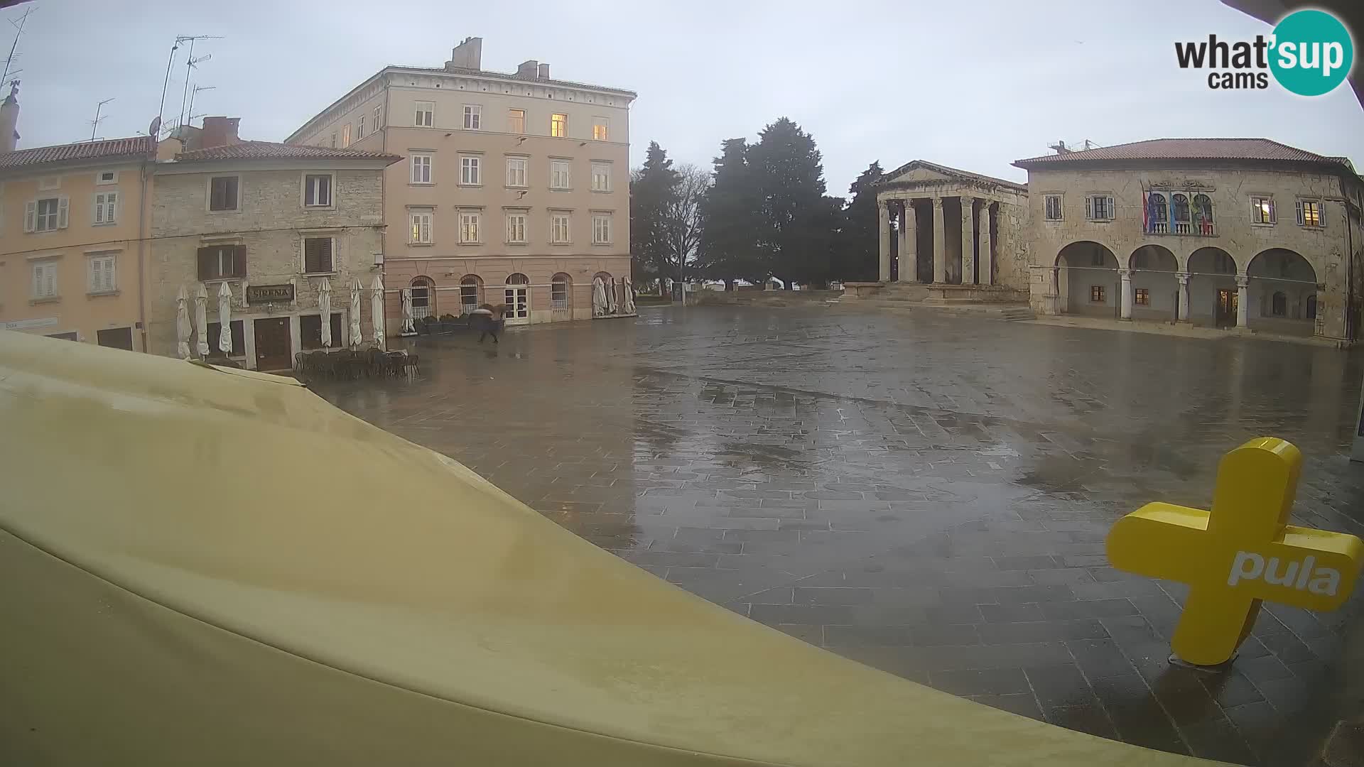 Pula – Live view of the Forum and the Tample of Augustus