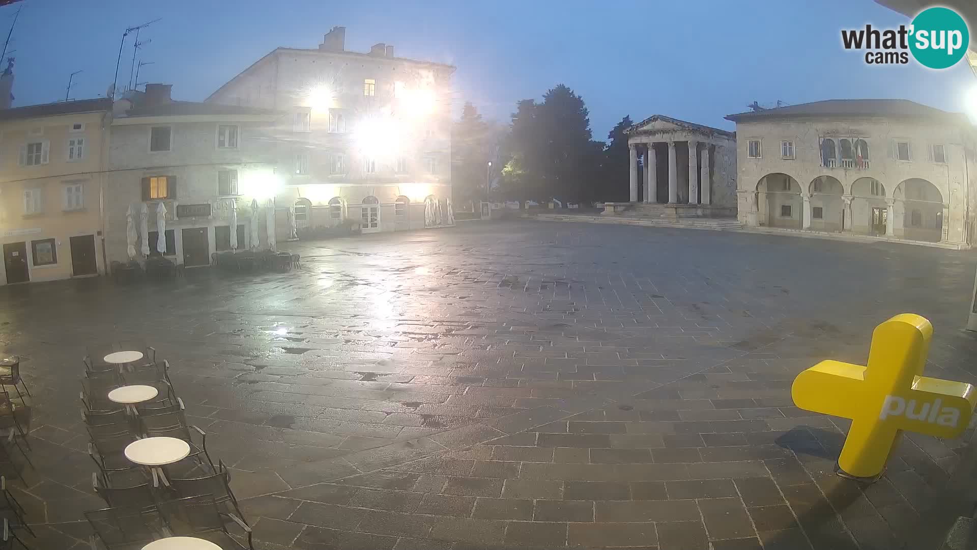 Pula – Live view of the Forum and the Tample of Augustus