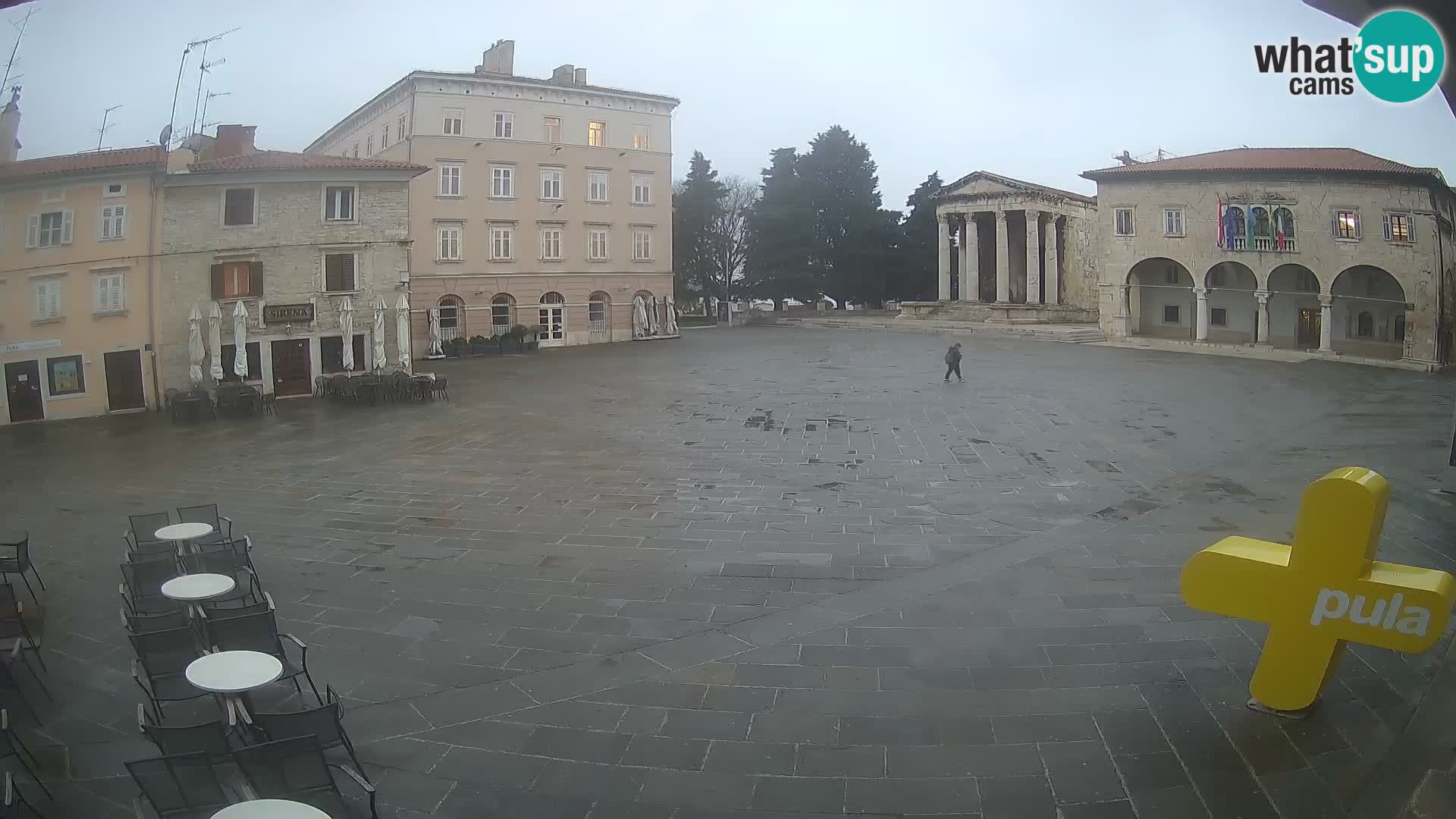 Pula – Live view of the Forum and the Tample of Augustus