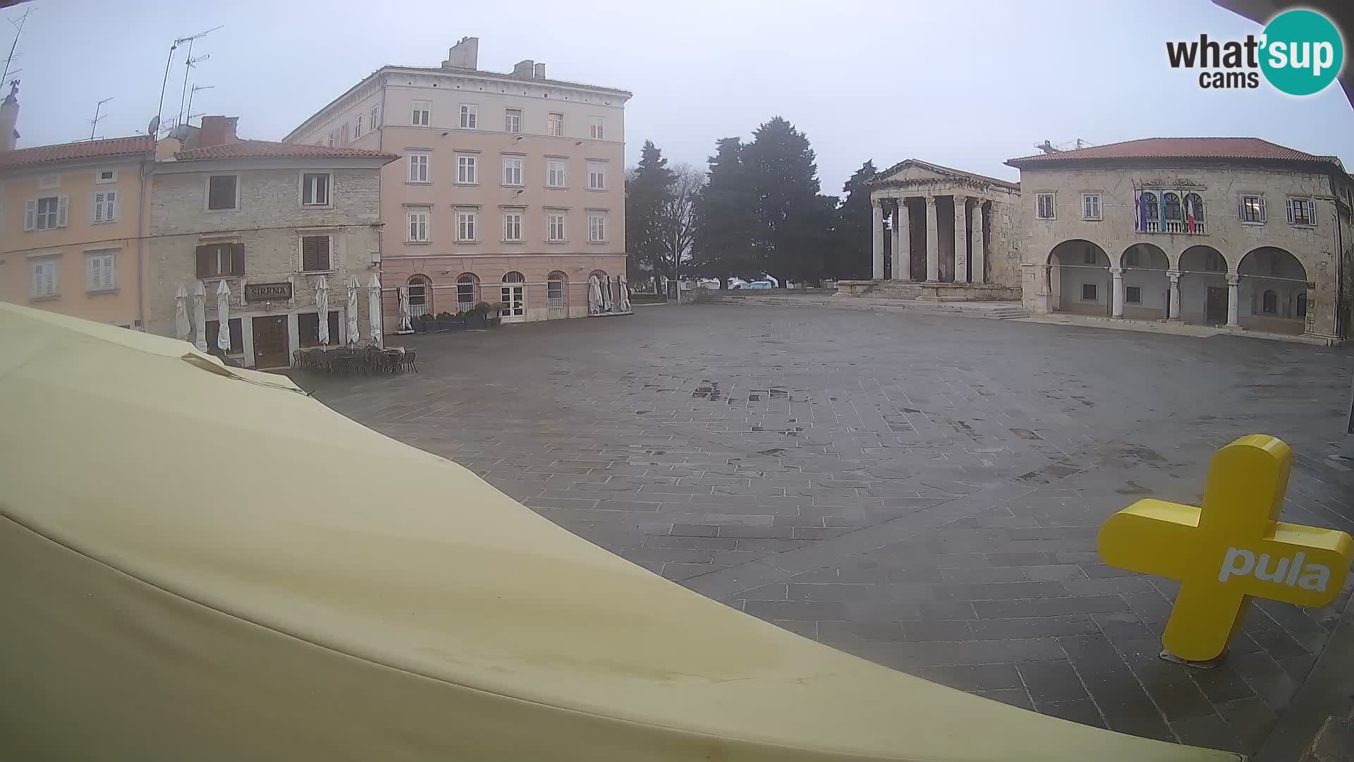 Pula – Live view of the Forum and the Tample of Augustus