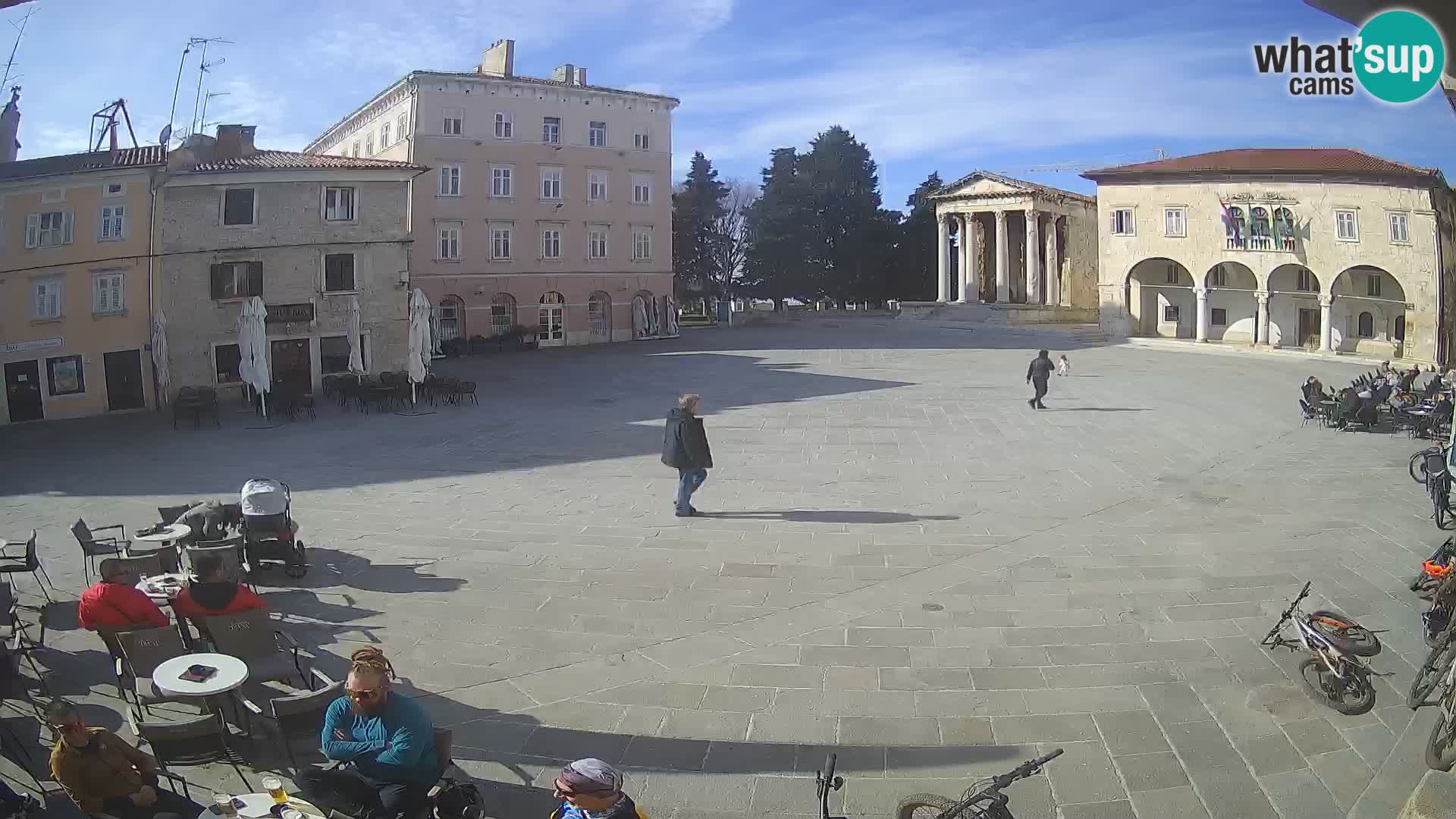 Pula – Live view of the Forum and the Tample of Augustus