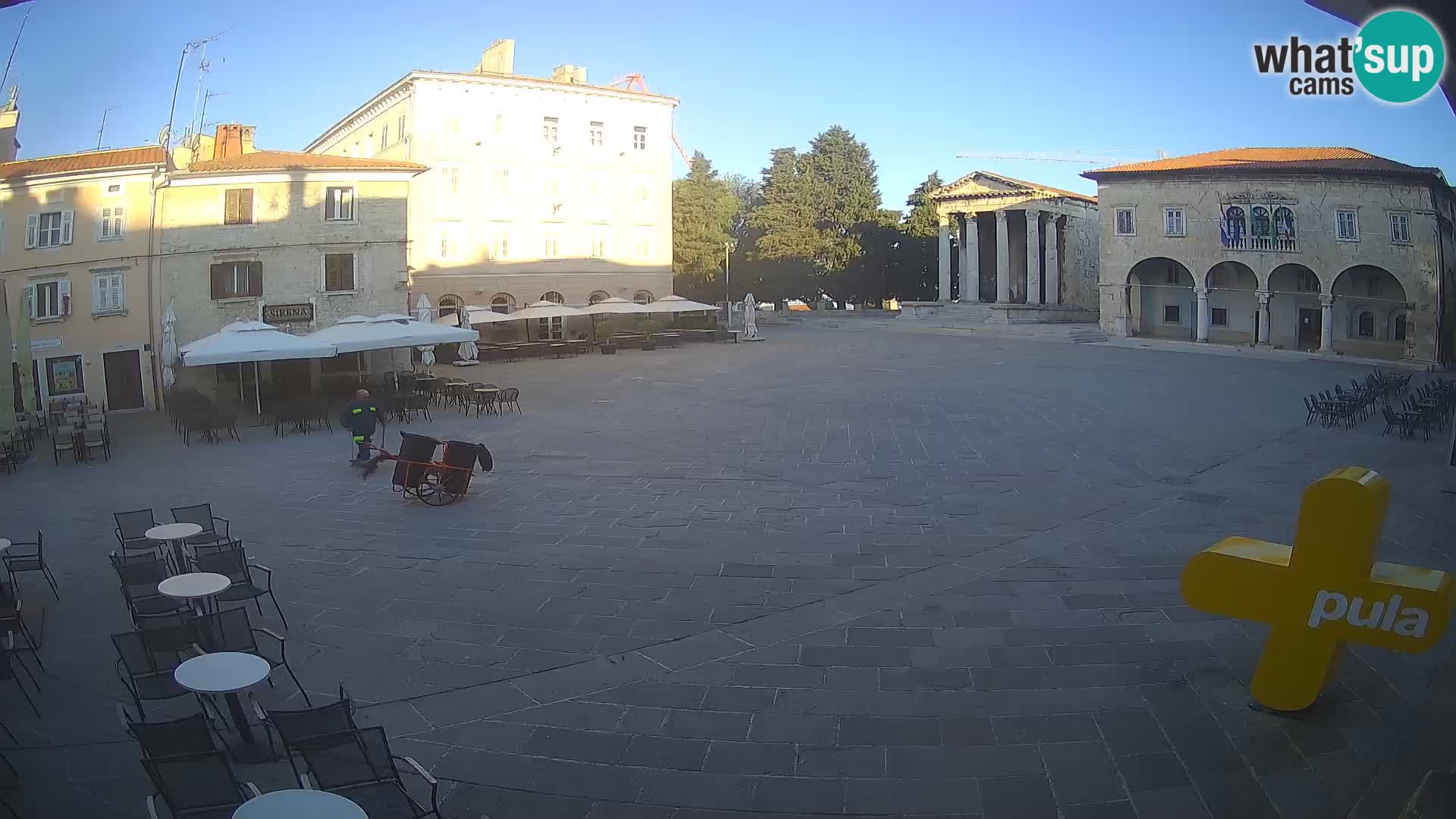 Pula – Live view of the Forum and the Tample of Augustus