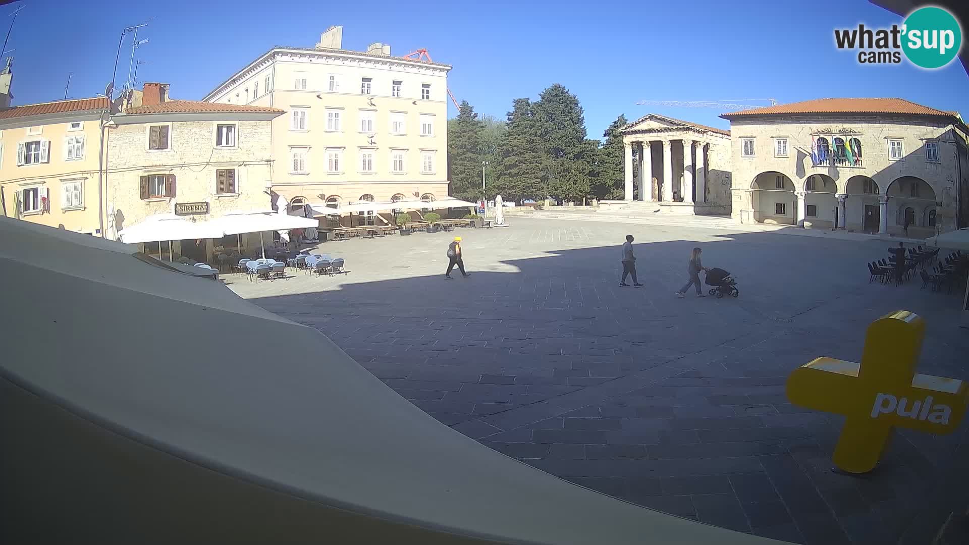 Pula – Live view of the Forum and the Tample of Augustus