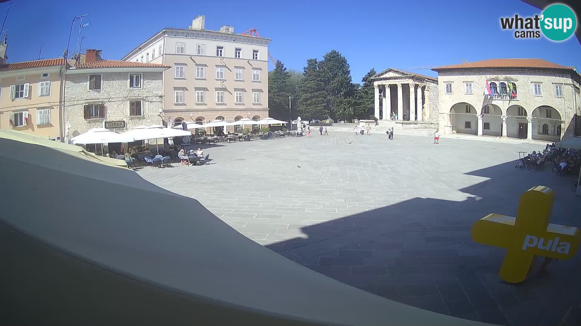 Pula – Live view of the Forum and the Tample of Augustus