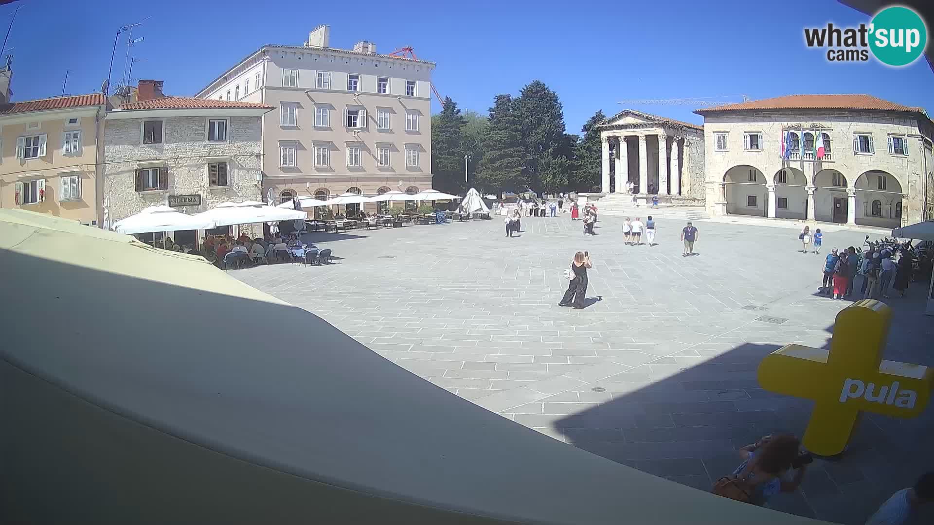 Pula – Live view of the Forum and the Tample of Augustus