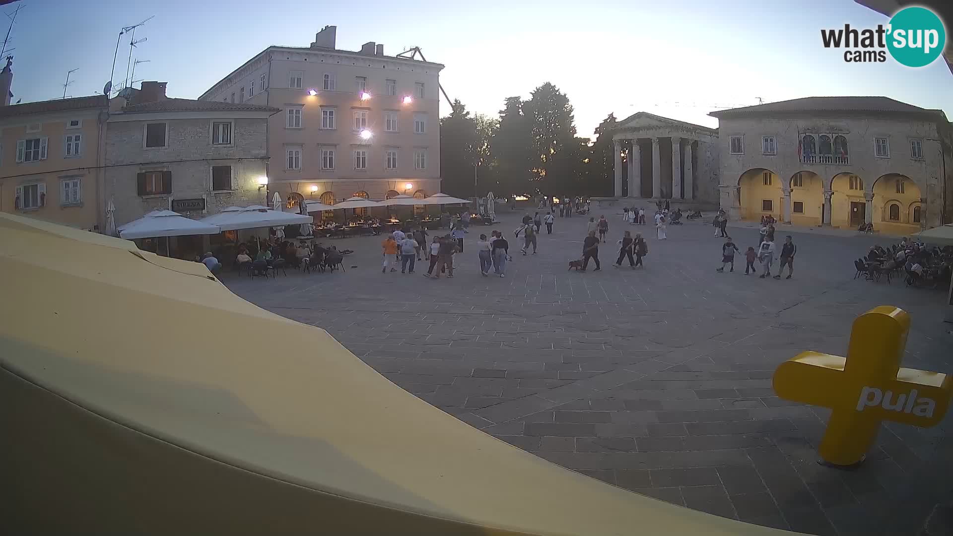 Pula – Live view of the Forum and the Tample of Augustus