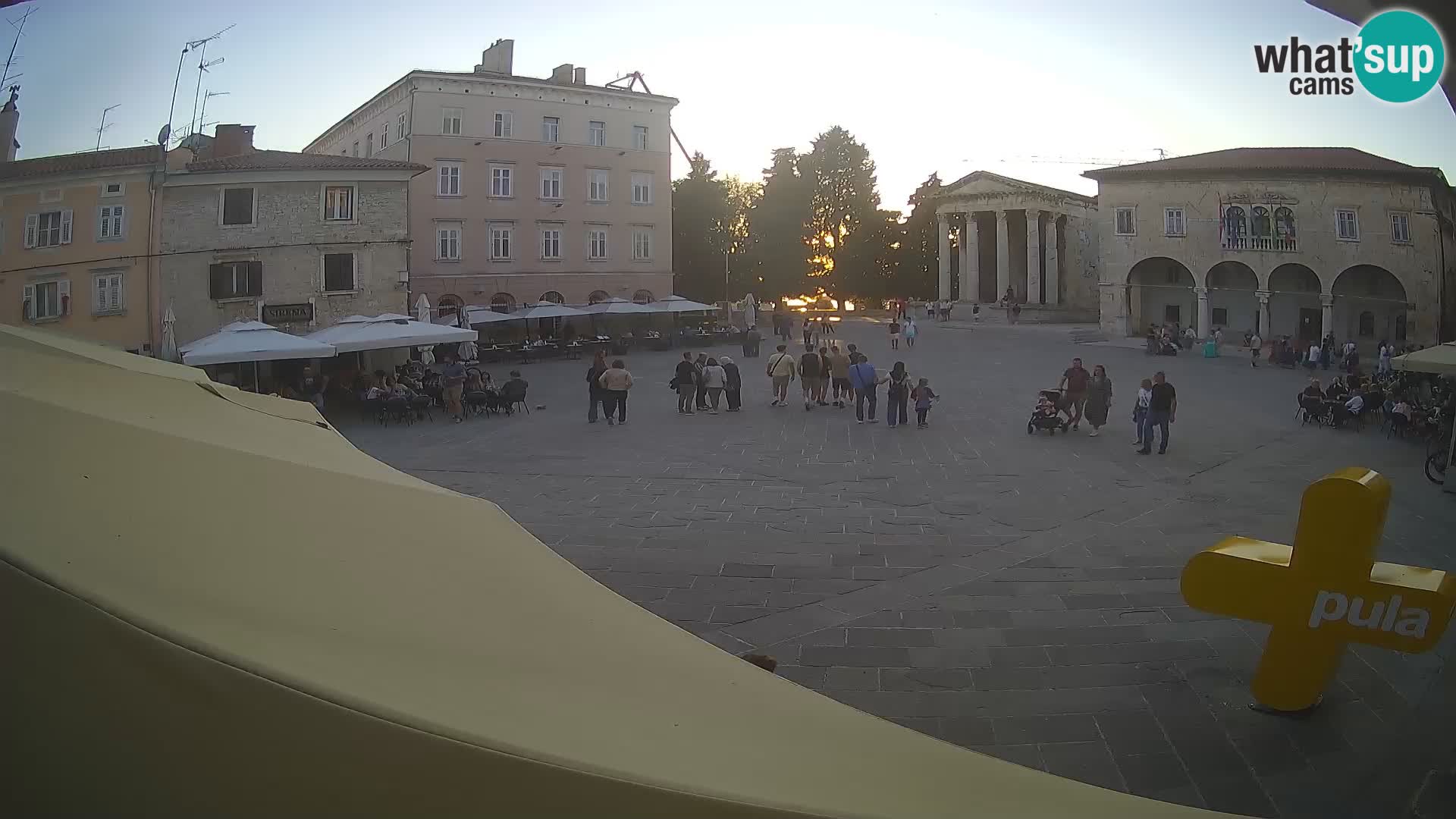 Pula – Live view of the Forum and the Tample of Augustus
