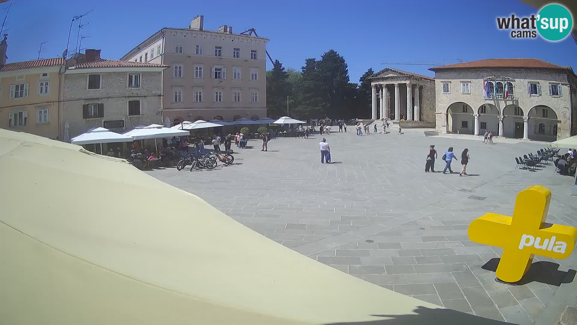 Pula – Live view of the Forum and the Tample of Augustus